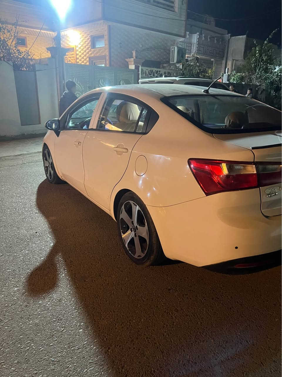 KIA RIO 2012 
السلام عليكم 
كيا ريو 2012 
خليجي بدون صبغ 
فقط مكانين بارد 
رقم السيارة اربيل وهزة وسنوية جديدة 
شرط التحويل والغرامات  
محرك 16 مسكر خمس براغي المرغوب 
كير ومحرك شرط ما مفتوحات 
كهربائيات كله شغال 
تبريد وتدفئة فول
حساسات خلفية 
جام كهربائي  
سيارة فول مواصفات وفتحة سقف
 السيارة مثل ما موضحة بالصور 
عنوان السيارة كركوك
السعر / 100$ 
للأستفسار على الخاص أو 
الاتصال على الرقم التالي 
*********** كركوك, العراق
