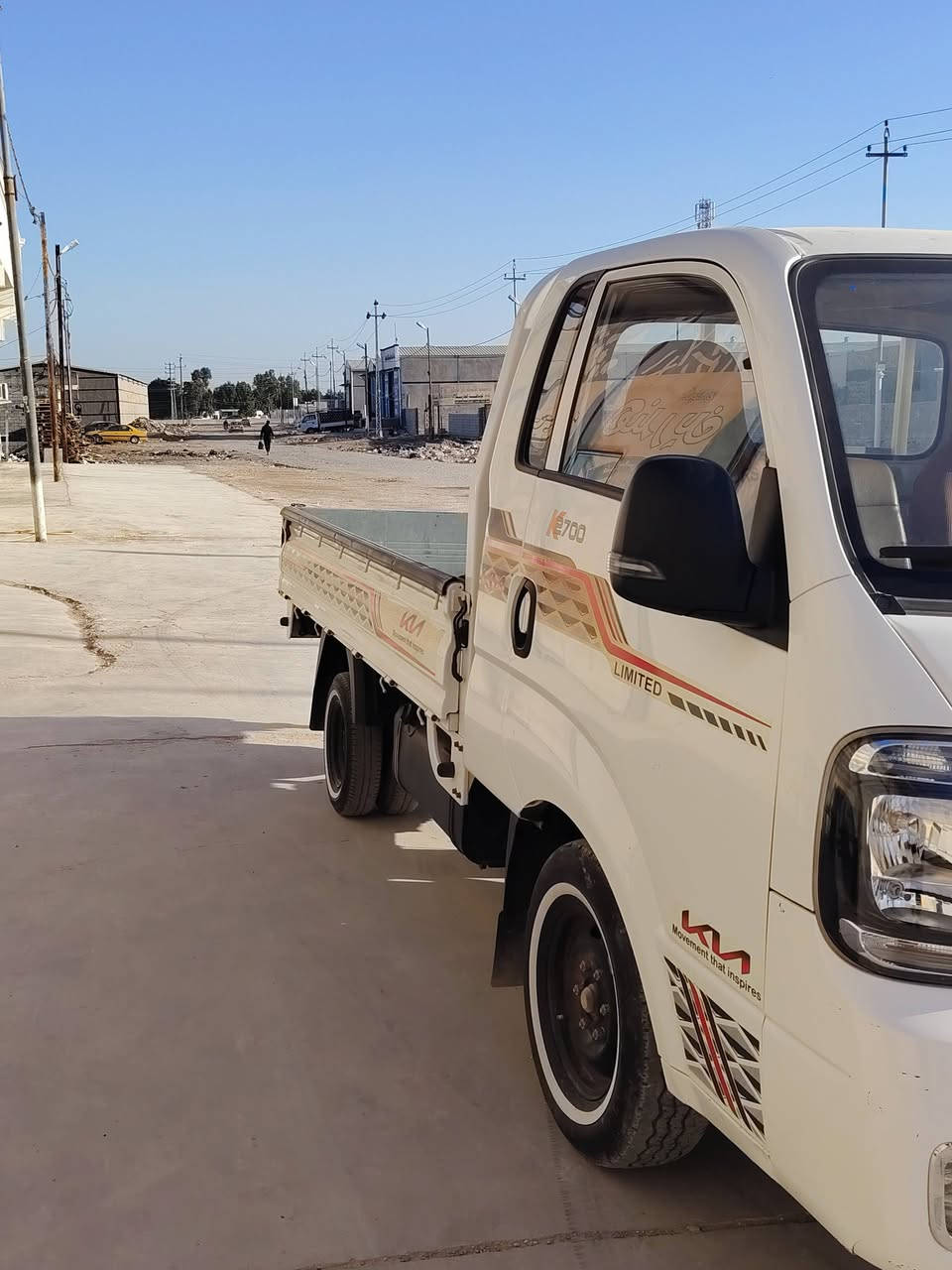 كية ٢٧٠٠ موديل ٢٢ رقم قادسيه السياره مكفوله من الظربه والصبغ والتبديل  لكن يوجد فيها حالوبات بسيطه العنوان ديوانيه رقم الموبايل *********** السعر 128 بها مجال قليل
