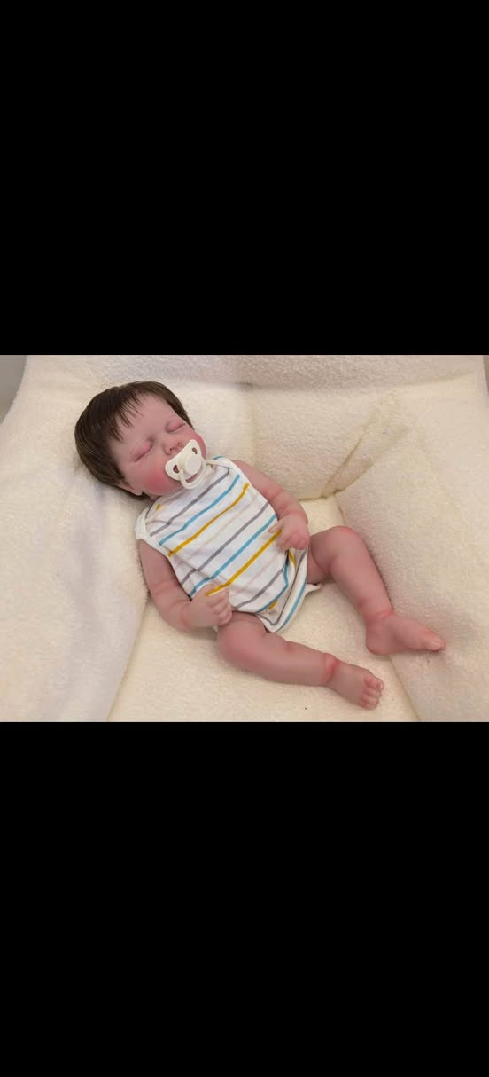 توفر لدينا لعابة سلكون كامل الجسم ملامح بنوتة حقيقية للحجز والاستفسار خاص ***********
