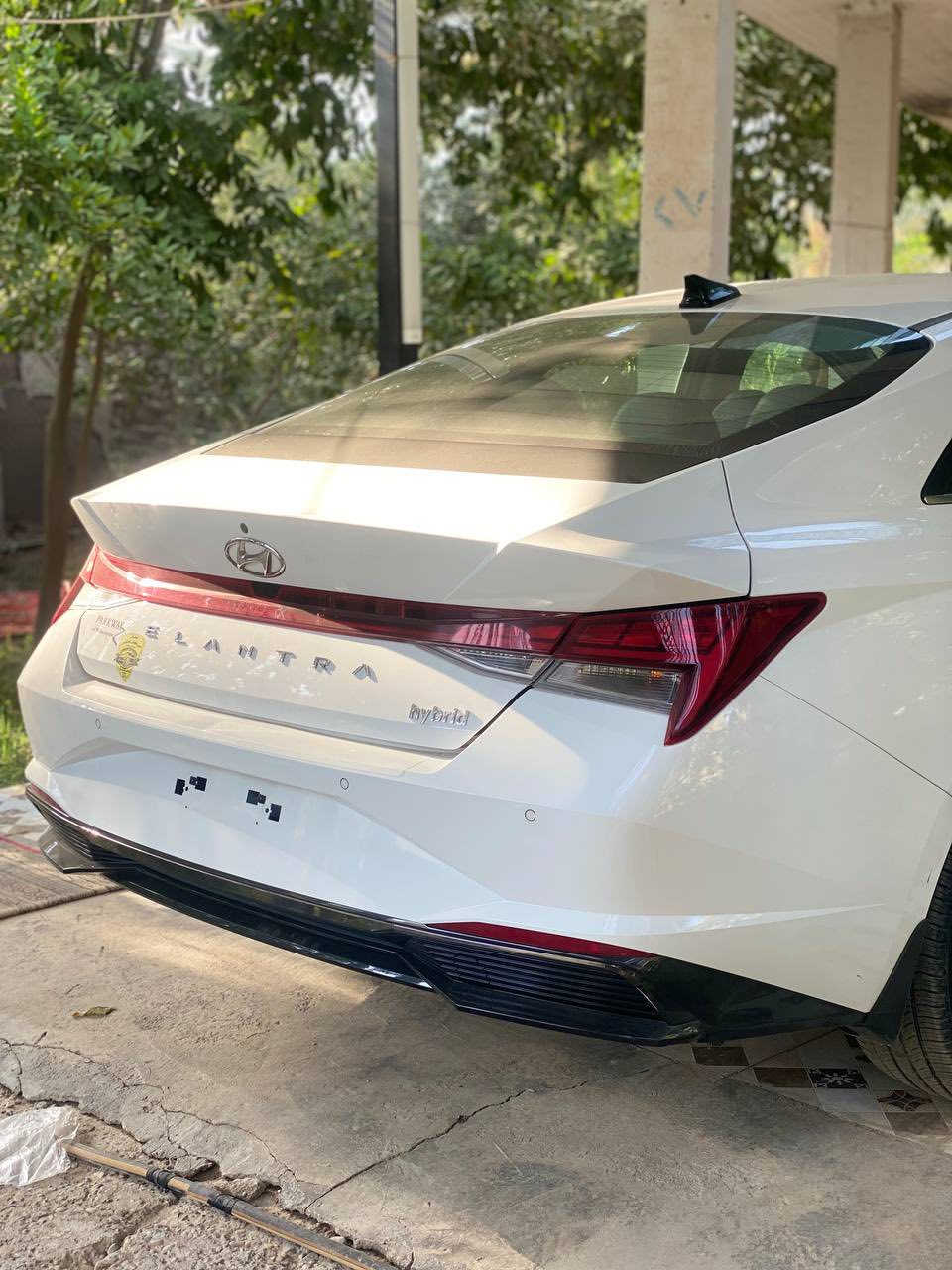 🚗 للبيع: Hyundai Elantra Hybrid فل كامل – وارد أمريكي 🇺🇸
🔹 موديل: 2023
🔹 ممشى: 55 ألف كم
🔹 اللون: أبيض 🤍
🔹 رقم: بغداد إنكليزي
🔹 حادث: بسيط جداً (غير مؤثر)
🔹 الحالة: نظيفة جداً وكلشي يشتغل 100٪

✨ المواصفات:

✔️ محرك 1.6 هايبرد اقتصادي جداً
✔️ فتحة سقف
✔️ مقاعد جلد
✔️ شاشة كبيرة + عدادات ديجيتال
✔️ Apple CarPlay & Android Auto
✔️ تشغيل بصمة + دخول ذكي
✔️ تبريد وتدفئة مقاعد
✔️ رادار أمامي + مثبت سرعة ذكي
✔️ نظام المحافظة على المسار
✔️ مراقبة النقطة العمياء
✔️ كاميرا خلفية + حساسات أمامية وخلفية
✔️ لايت زنون أمامي
✔️ بك لايت خلفي متصل (شكل رياضي مميز)
✔️ جنوط رياضية + أضوية LED+زنون بلادي ولد نهاري 

🚘 السيارة ما تحتاج أي صرف وجاهزة للفحص بأي مكان.
استخدام شخصي ونظيفة جداً.

💰 السعر: 165 ورقة 
📌 بيها مجال بسيط 

📍 الموقع: بابل
📞 الاتصال المباشر: ***********
❌ غير متواجد على فيسبوك 

⚠️ملاحظة السياره مابيها قطرة صبغ بس بارد نفس ما موضح بل منشور على حادث امريكا( وكله راجع على بارد ) وبيها بارد شبر باب الصدر  اليمنى فقط وبي مكان يعجبك روح افحص
