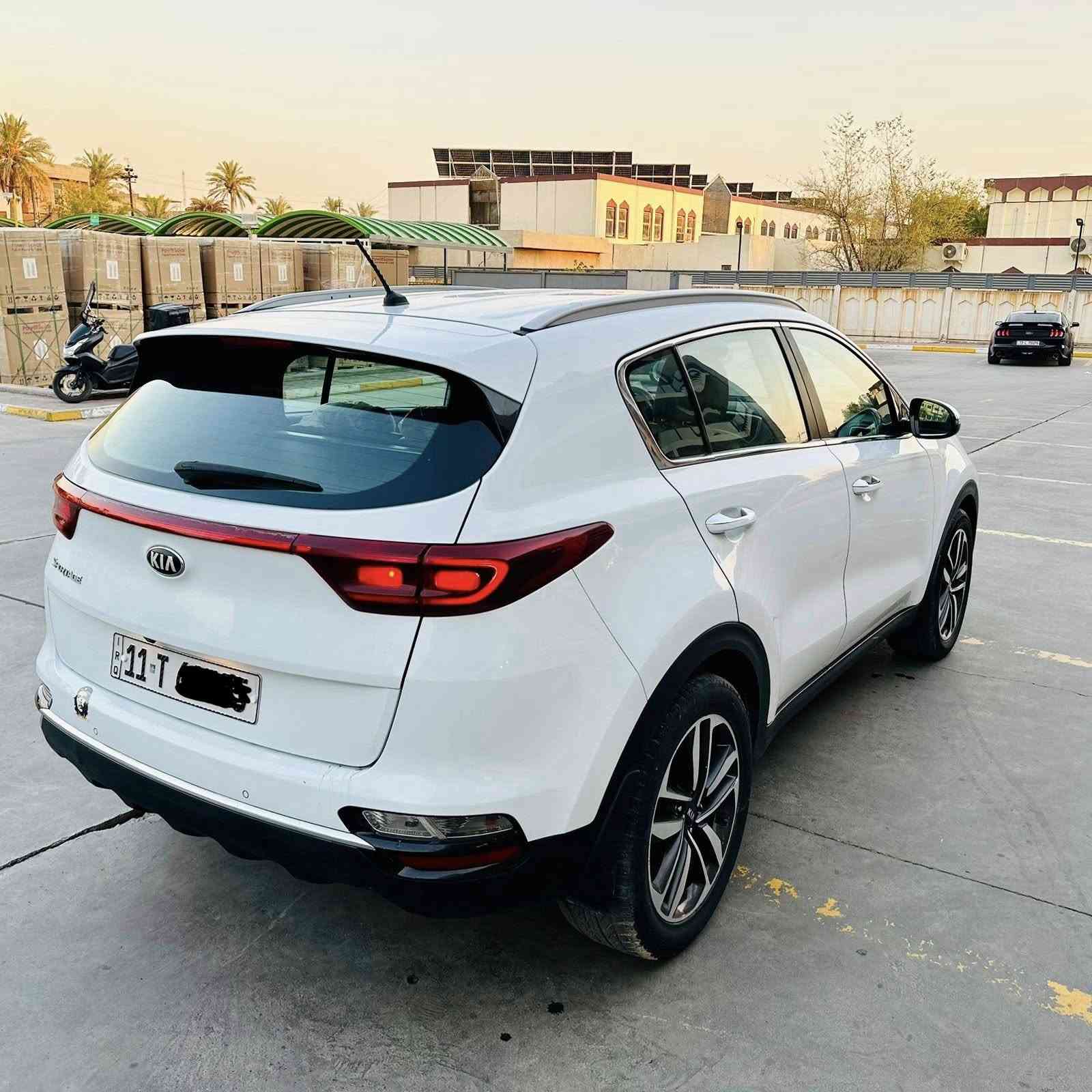 KIA SPORTAGE (وكالة خليجي)
الموديل :-2020
عداد المسافة :- 90000 كم
فئة السيارة :- بيسك
لوحات التسجيل :- بغداد سنوية مجددة 2030
السعر :-18300$ بيه مجال جدا بسيط
العنوان :- الكرخ / حي الخضراء
للاستفسار :- ***********
