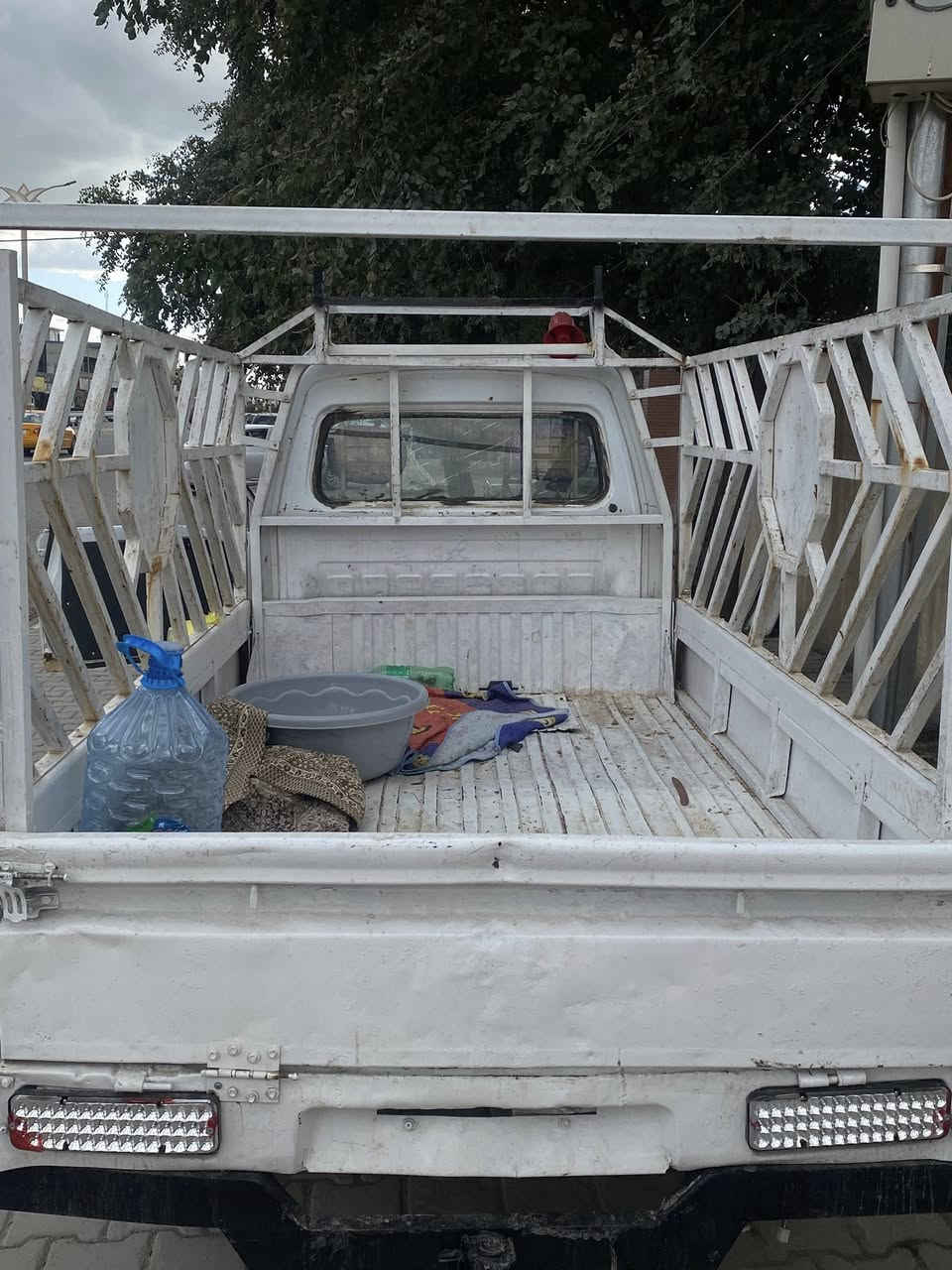 السلام عليكم كيا فاو 2006منفيست كركوك اصولي
نبدي بالنقوصات صالنصه كما موضح بالصوره مشروكه 
بك لايت واشاير ما يشتغلن 
الباقي محرك شرط كير شرط شاصي شرط اكسل شرط
سلف جديد كما موضح بالصوره 
تايرات 4جديده
باتري جديد
لايتات اماميه مع زينون جديده 
سماعات مع مسجل جديد
مرايات جانبيه جديده 
سعرها 15ورقه بيها مجال جدا قليل 
ملاحضه 13ورقه ما ابيع 13ورقه ما ابيع اقره زين فدوه رحتلك  
العنوان كركوك حي الواسطي قرب تكيه سيد عواد
***********:واتس اب
***********:اتصال
مو شراي رحمه لوالديك لا تعبني ولا تكسر بحلال العالم
