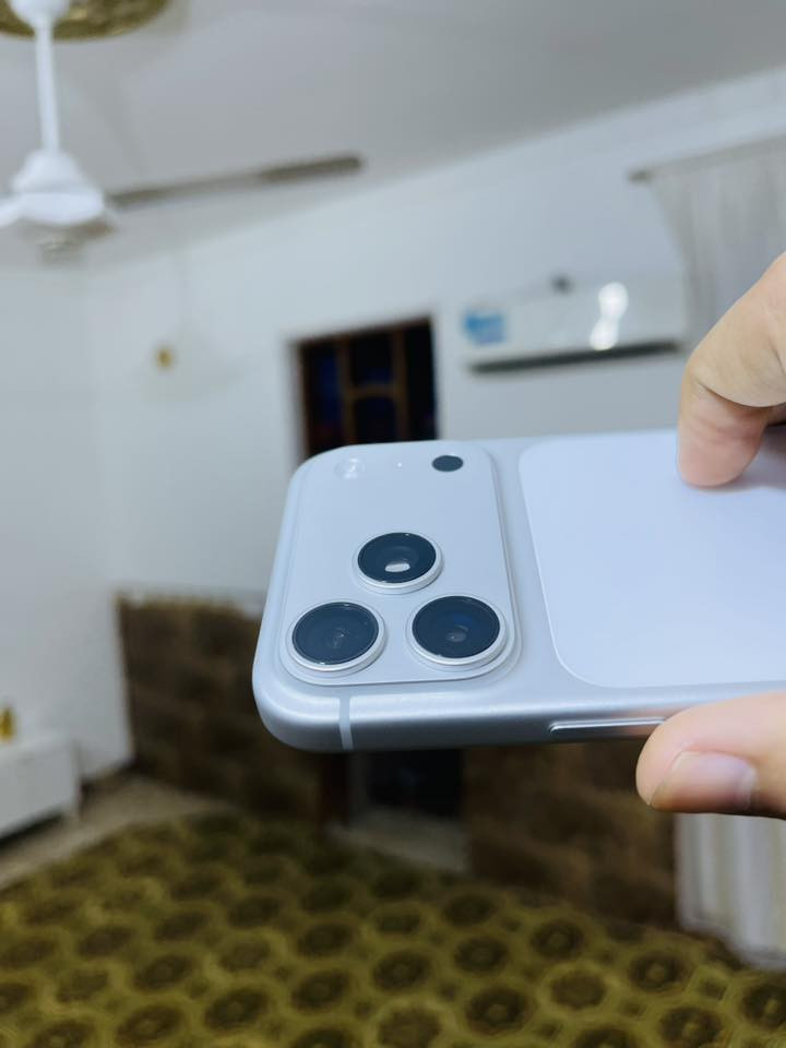 السلام عليكم ايفون 17 برو ماكس ذاكره 513
ملاحظه (512) المرغوب والنادر
اللون سلفر المرغوب
مشحون 22 مره 
الجهاز اذا تلكه بي خدش يرجع
جهاز اجاني هديه من الخارج واريد ابيعه
السعر 2200 وبي مجال كلش قليل
تواصل ***********
