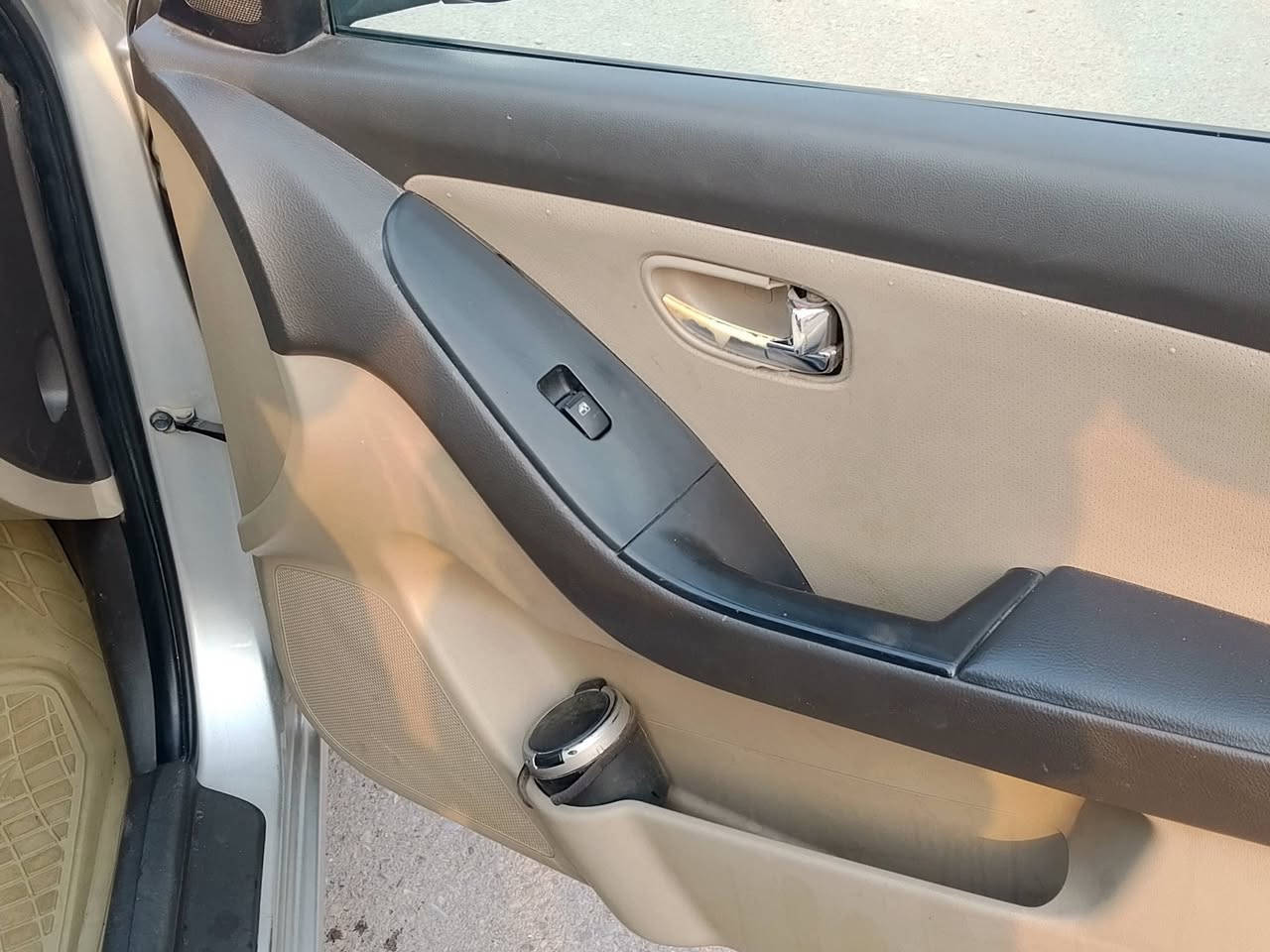 السلام عليكم شباب هاي النترا مقدس 2011 خليجي محرك 2000 حادثه يبقى باقي البنزين تقريبا شبر سعر 115 $***********
