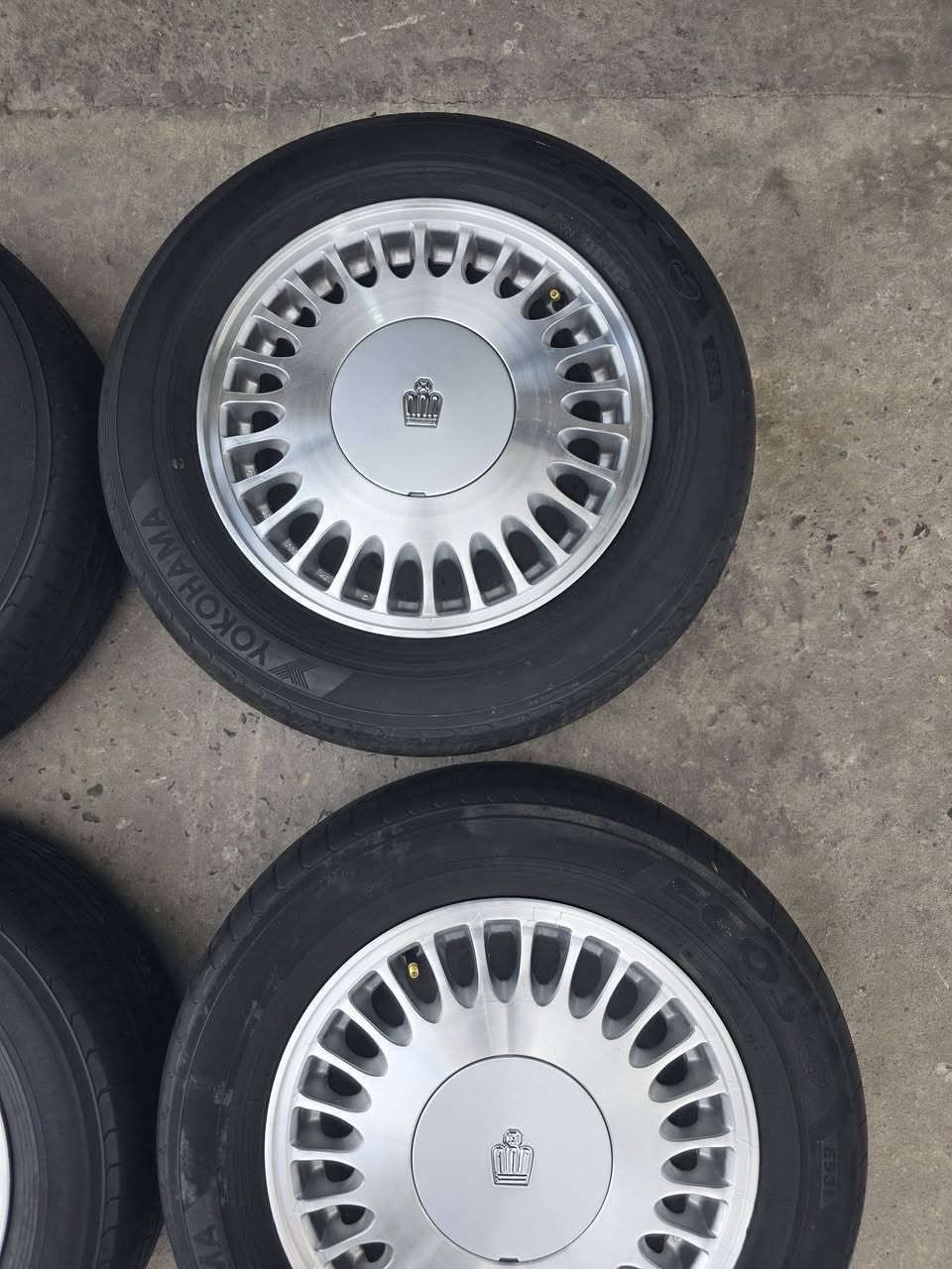 السلام عليكم 
ويل كب راس الثور تكم 
ويل كب مجلي جلي درجه اولا كبات تايرات كامل 
العنوان البصرة دور الشرطه على شارع القائد 
***********
