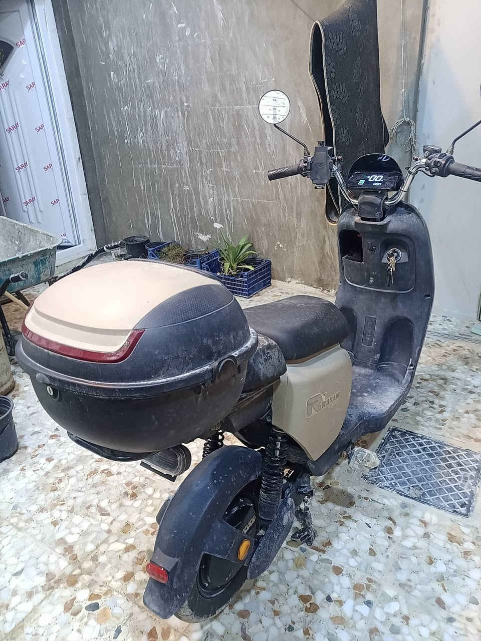 سلام عليكم اخوان عندي دراجه شحن الريان لبيع تشتغل عن بعد بصمه وسويج الدراجه كلش نضيفه اني مامتعبه من المحل لبيت بس 
مكاني النجف شارع المطار القديم 
سعر الدراجه 600وبيه مجال حك الجيه 
***********واتساب 
***********اتصال
