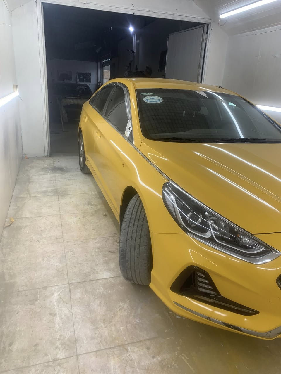 سوناتا 2023 وارد كوري غاز  تكسي بدون رقم  
داخله بالمنفيس اجره 
مكفولة ضربة وكص ..بيها بنيد مبدل اصلي 
محرك 2000 
ماشية 13 الف 
لد امامي 
كشنات جلد 
حساسات خلفية 
السعر 175 
الاتصال ***********
البصره حي بغداد
