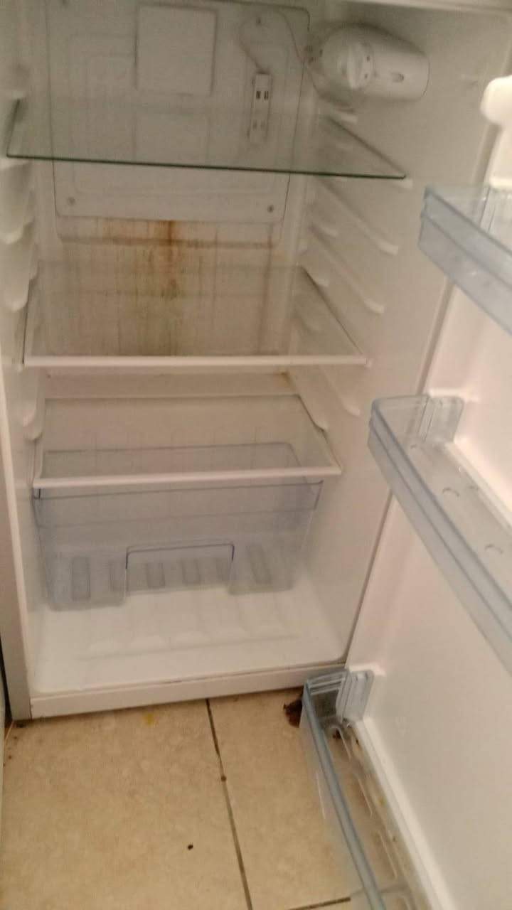 السلام عليكم
ثلاجه اشتريتها قبل سنتين وبعدها نظيفه محافظه عليه وكلشي ما بيها

اشتريتها ٤٠٠

أبيعها ١٢٠وبيها مجال بسيط

ورجاءاً لحد يكسر بسعر لأن اجمد

موقع حي جهاد

فد ملاحظه هذا مو زنجار  براغي واكع زنجارهن وليس ثلاجه ويتنظف


**إذا كنت صاحب هذا الإعلان وتريد حذفه لأي سبب، رجاءا أرسل رسالة إلى الدعم الفني**