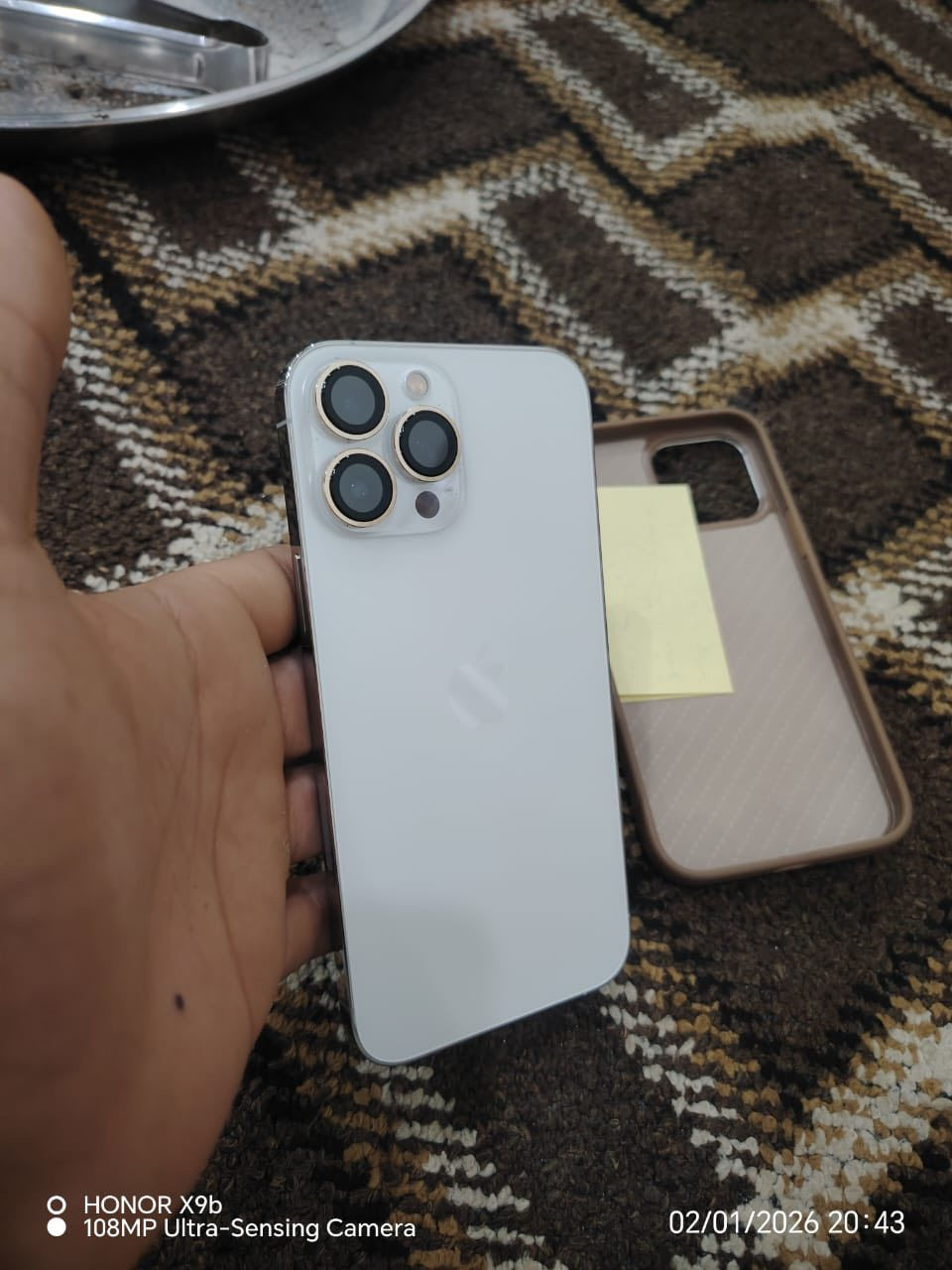 السلام عليكم،ايفون 13 برو ماكس للبيع بطارية 87 لون ابيض مثل ماموضح بالصورة نظافة 100‎%‎ بلادي شرط 
شخط بكد الذرة مابي ، تك 
السعر 725 وبي مجال بسيط 
***********
