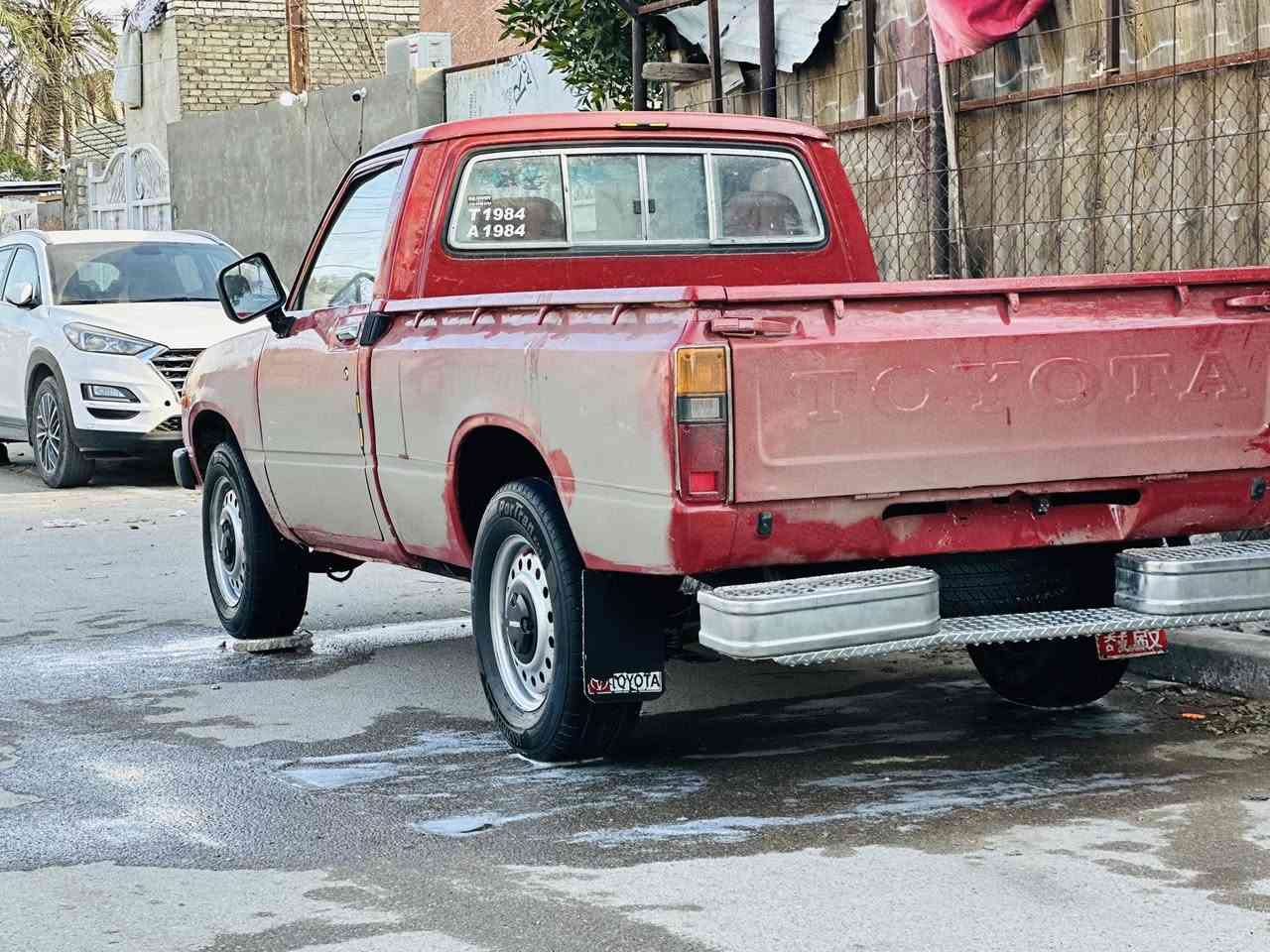 سلام عليكم بيكم تيوتا موديل 1982
معمره وجاهزه مصبوغه جماليه 
كير محرك اكسن شرط جديد 
سيارة جاهزه مابيه نقص 
تخم تاير جديد سبير جاهز 
رقم بغداد دولي تحويل بسمك 
مكان سياره بغداد 
*********** الهاتف
