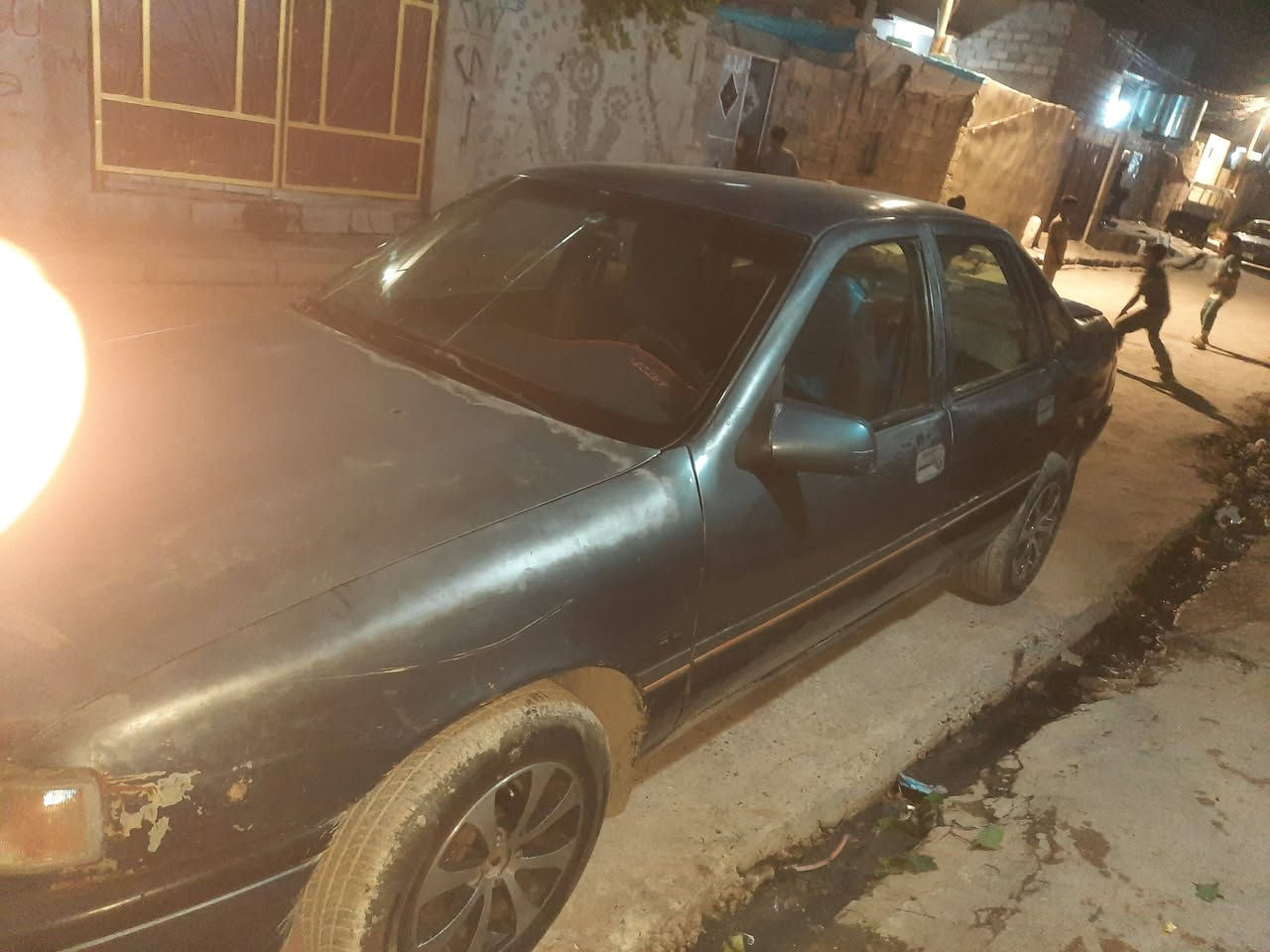 اوبل فكتره موديل ١٩٨٩ سياره نضيفه وقطرة صبغ مابيها حجم السياره ١٨ المحرك والكير شرط السياره وشرط التحويل كربون بيها رقم الهاتف ***********
