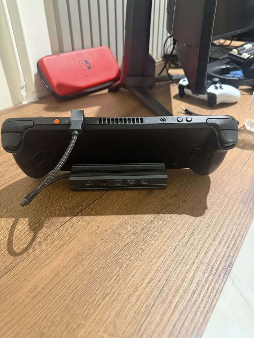 سلام عليكم، للبيع Steam Deck OLED سعة 512GB.
الجهاز نظيف جداً وبطارية حالتها 100%، ويجي وياه الكارتون الأصلي، الشاحن الأصلي، الجنطة الأصلية، وستاند لتوصيل الجهاز على التلفزيون.
الجهاز شغال ممتاز وما بي أي مشاكل.

شكد يسوى بالسوق حالياً؟


**إذا كنت صاحب هذا الإعلان وتريد حذفه لأي سبب، رجاءا أرسل رسالة إلى الدعم الفني**