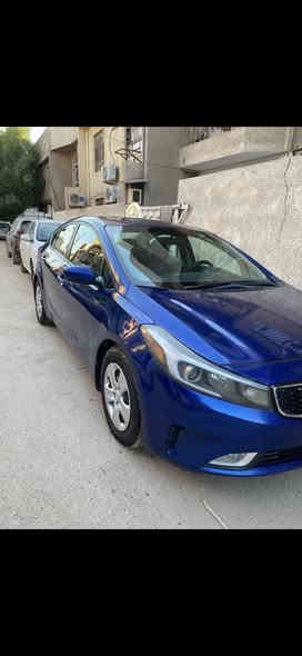 السلام عليكم فورتي 17 مكينه 2000 دوش ماشيه 120 كيلو مو ميل كلين بدون حادث وبدون غرق بغداد بسمي موصفات نص فول بس بيه طخه بسيطه بالداير مال جاملغ الخلفي سعرها( 132 )بيه مجال بسيط مكاني بغداد حي البنوك 
الاستفسار 
***********
