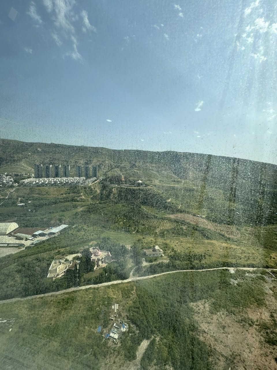 شقة للبيع مستعجل في أفضل مشروع داخل دهوك – برايم فيو ✨

📍 العمارة 1  
🏢 الطابق 27  
📐 المساحة 228 متر  
🛏️ 3 غرف + صالة (3+1)  
🌅 واجهة جنوب غربية وإطلالة مميزة جداً

✅ موقع راقي وخدمات متكاملة  
💰 السعر مناسب جداً للبيع المستعجل

📞 إذا مشتري جاد فقط اتصل:
***********  
***********

