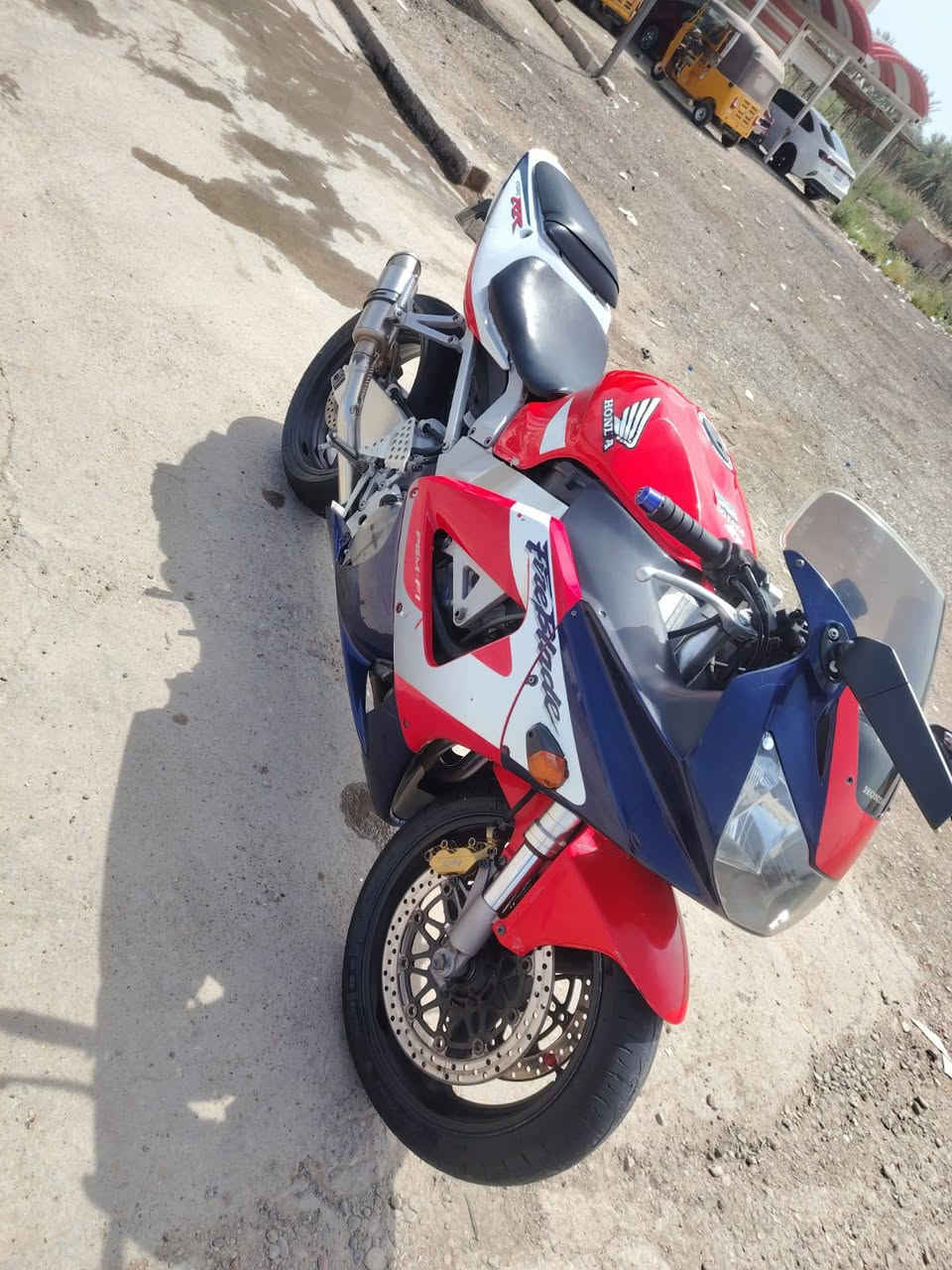 سيبي RR.
929 دفل 
سكيورتي   ٣ سويجات وياها
مكفوله  من كشي 
نضافه. 90 بل 100
مابيه اي نقص 
وسعره 20ورقه

***********
