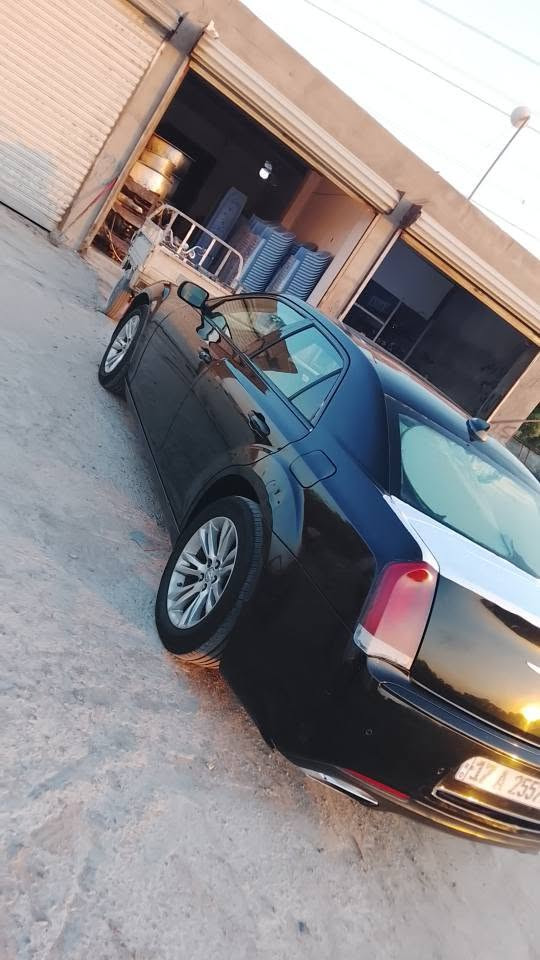 سلام عليكم 
سياره كلايسلر 300 أوباما موديل 2015 S اصل معلايه 16
 
فول مواصفات 1/1
ضربتها اماميه بيها 
تبديل بنيد وجاملغ ورش الجاملغ الثاني تبديل بيبان 3
 رادار جانبي
شاشه كبيره 
كشنات تدفئه
شفتات استيرن
اشاير بالمرايه
فتحه بانوراما 
داخل جلد
كشن حضن
 لايتات زينون 
 سستم سماعات 

ويل مكسيكي
محرك V6 3600
حداده وتايرات حالتهم جيده
السياره تحويل باسمي المشتري
مكان السياره البصره 
رقم مثنى
كفاله محرك وكير

السعر 130بيها مجال

رقم تليفون *********** الزبير, البصرة

