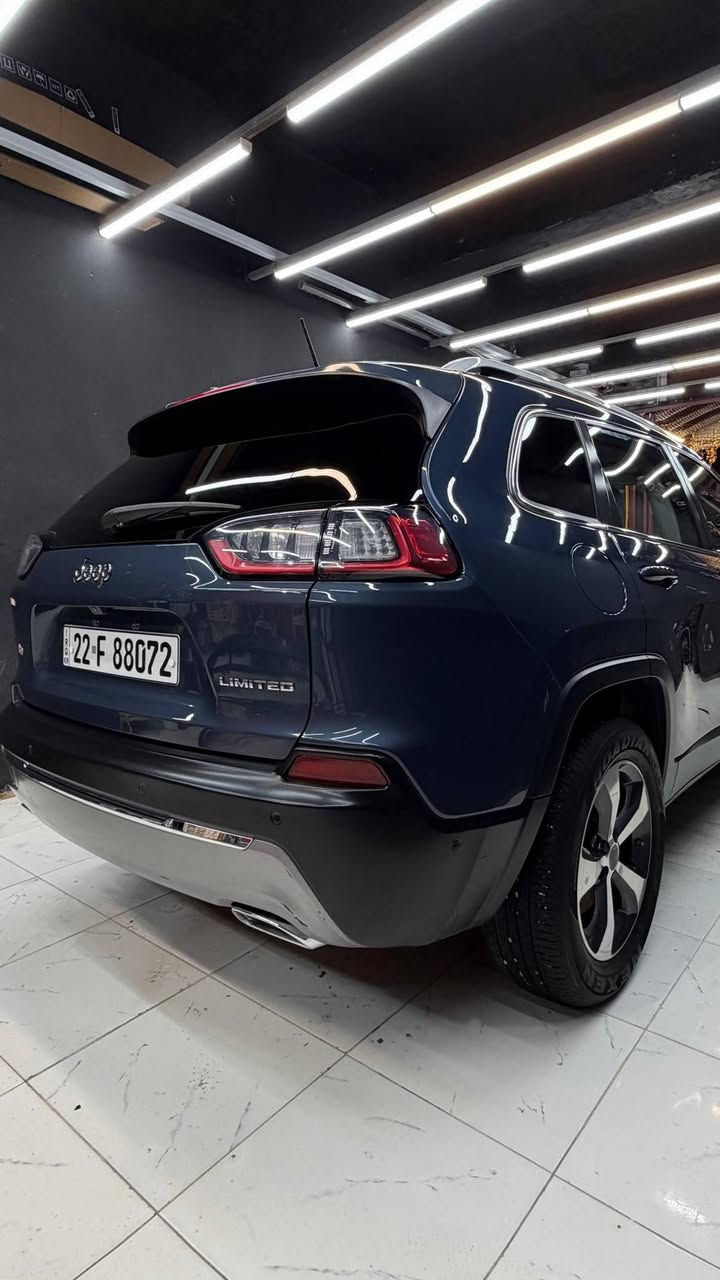 JEEP CHEROKEE 2021
#بدون_ايرباك 💥
للأخير مواصفات
عداد المسافه 38,000 mi 
مكان السياره ميسان العمارة
#السعر 165 ورقه
للأستفسار الاتصال على الرقم التالي
*********** محمد
 واتساب أو اتصال
