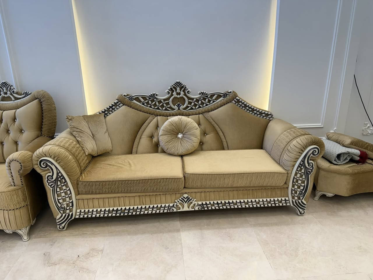 سلام عليكم 
تخم تركي للبيع  10 مقاعد  جديد كلش  
مكاني ناصريه مركز 
لاستفار الاتصال ***********
