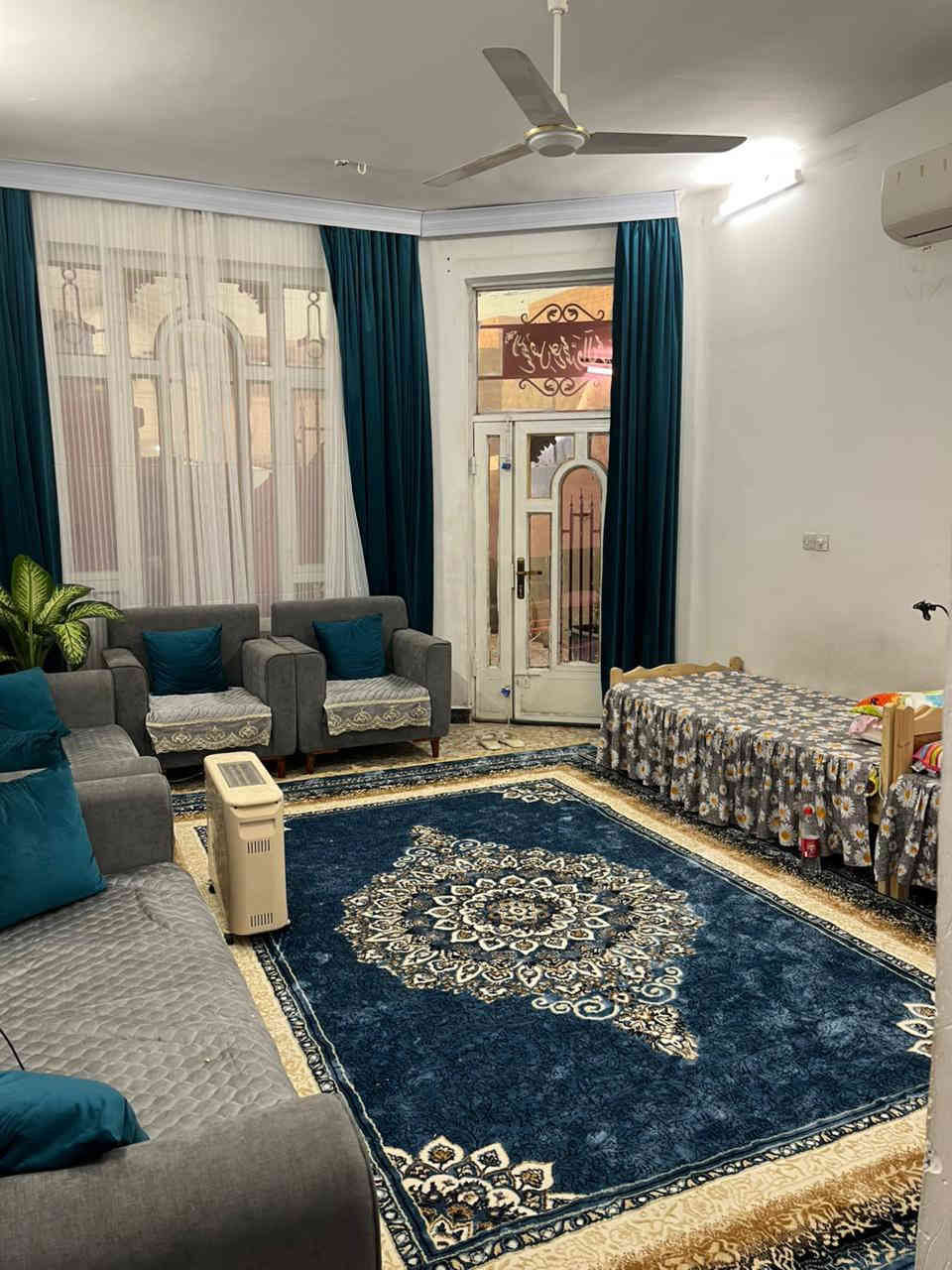 السلام عليكم
بيت 132 متر في حي الحكيم شارع علاء غريب يتكون من غرفة وصالة واستقبال ومطبخ وصحيات داخلية وخارجية وبيتونة كبيرة
بناء درجة اولا طابوق سقف صب مسلح رباط ارضية كاشي درجة اولا نظيف جدا
بناء 2020
سعر 55 مليون وبي مجال
***********
