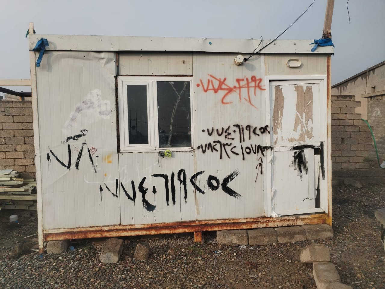 كرفون 3عرض طول 4 للبيع هاتف ‏‪***********‬‏ اتصال ‏‪+9647806421158‬‏
