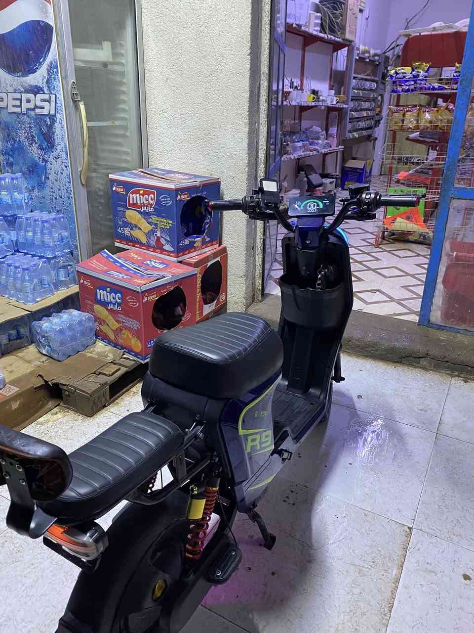 سلام عليكم دراجه البيع شحن R9
مديل 2025 حديث 
بطارياته 33امبير  
كلشي شغال بيه 
دراجه مال بيت يعني ما مستقدمه هواي بعده جديده 
سعر 425 وبيه مجال بصيط حك الجيه
***********
