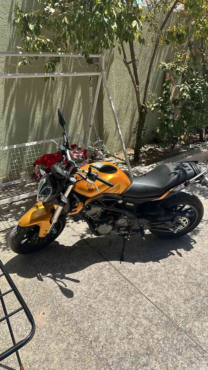 بنلي 302 s
للبيع 
ماشيه 7000 كيلو وقابل للزياده
باسم الشركة بعده
شركة عجلة الخليج
دراجه كلش نظيفه
دهن كله من الشركة
رقم بغداد مميز
دراجه نشطه
 مكان الدراجه كربلاء
سعر 4 مليون وبيه مجال كلش بسيط 
للتفاصيل اكثر ***********
