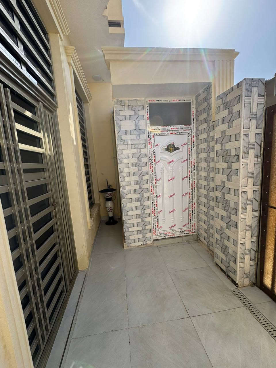 بيت للبيع مساحة 100 متر، العنوان حجي حسن الجمعيات نهاية الأربع سايدات قرب المولدة، بناء حديث 2026، طابق واحد
واجهة 5، نزال 20
سند 25، فووول خدمات
السعر خاص أو الأتصال ع الرقم
***********
