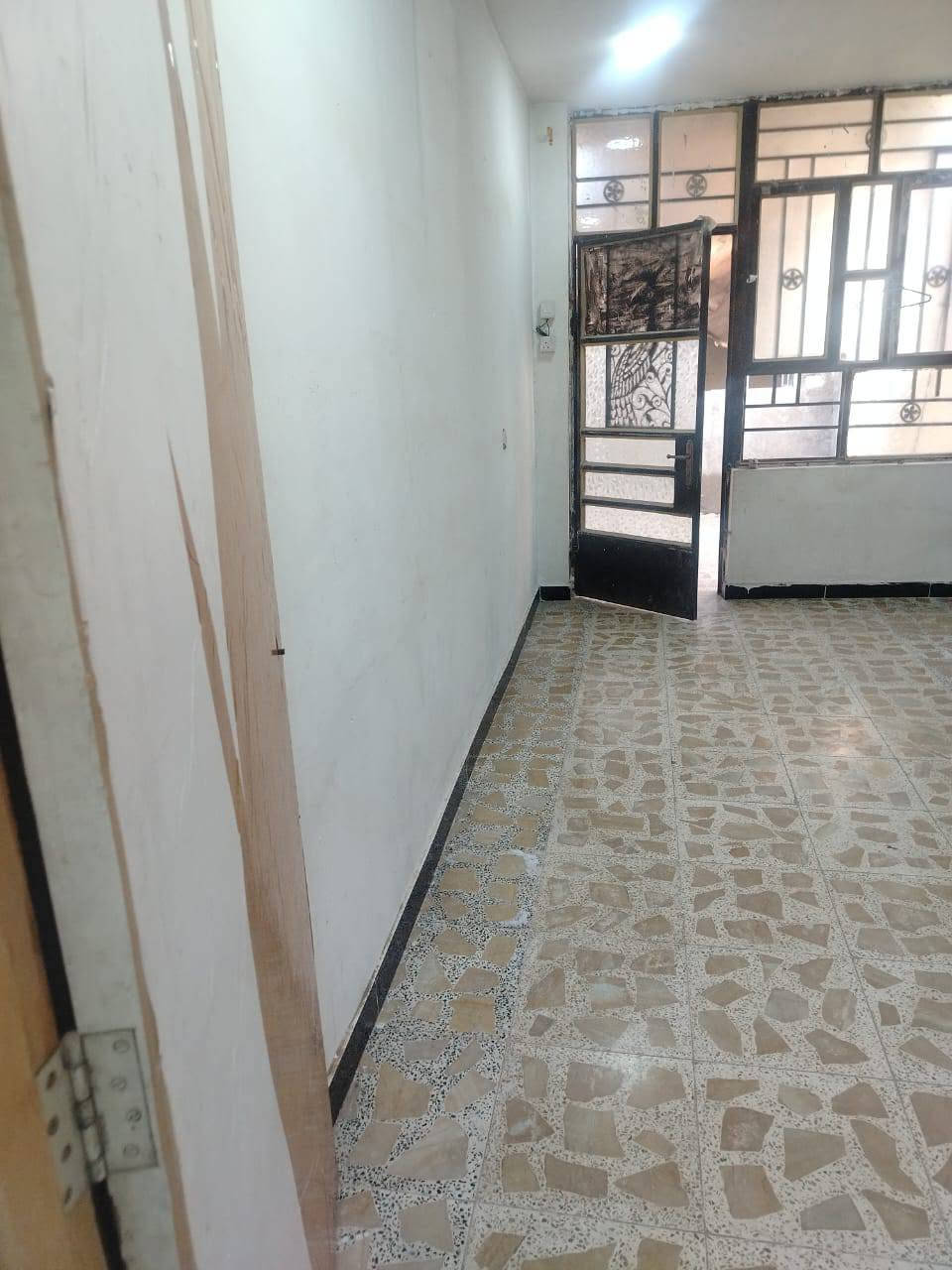 السلام عليكم
بيت للإيجار بالبلديات بشارع المعسكر البيت جاهز وكامل 
وهذا رقم صاحب البيت ***********
