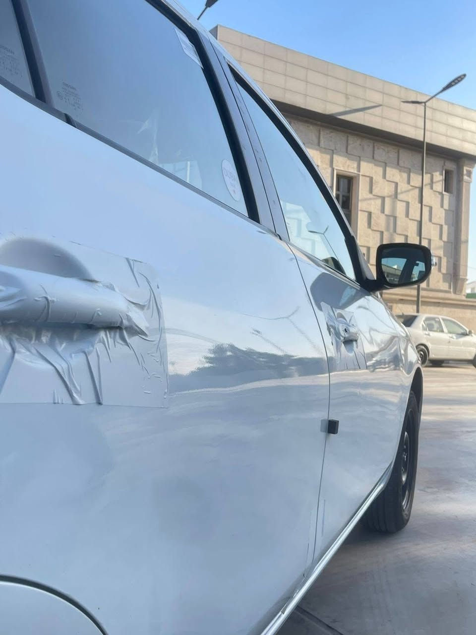 السلام عليكم
نيسان سني 2023
بعدها ع وضع الشركه 
ماشيه 50 km
 فوول مواصفات 
بصمه مري شفط 
تبريد بيانو شاشه كار بلي
جام كهرباء اشاير مري 
وبعد بيها مواصفات 
سياره كلش جديده 
رقم اربيل باسمي 
سنويه وهزه ورقم جديد
مكفوله بيها فقط جاملغ خلفي صبغ وبيها بارد كد شبر شرط السونار 
مكاني بغداد  السعر90 ورقه مستعجل عل بيع
شراي اتصل 

 ‭0771 770 5925‬
