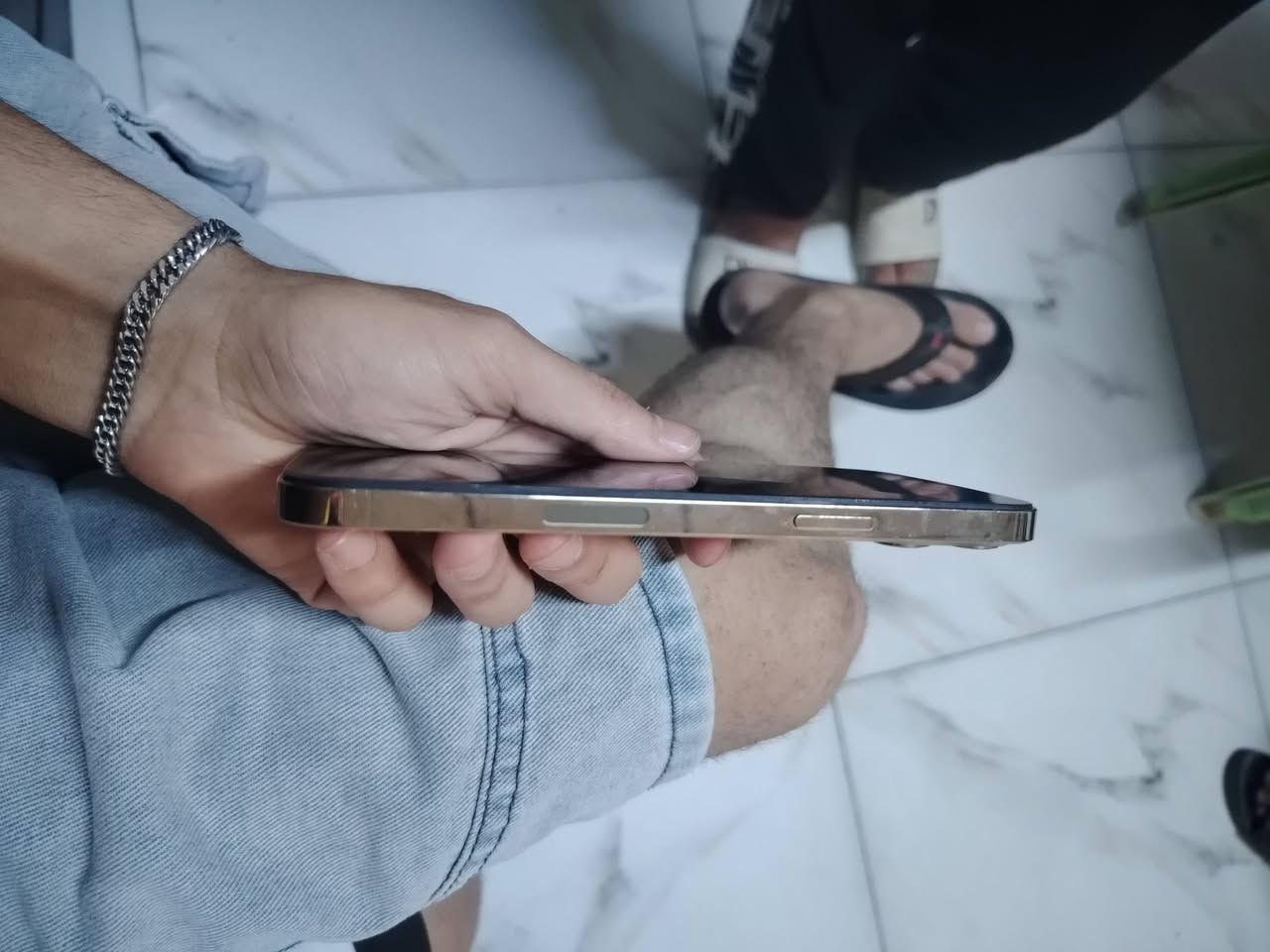 السلام عليكم ورحمه الله
ايفون12برو ماكس ذاكره256 مبدل شاشه وبطاريه فيس ايدي واكف الجهاز مضبطه علا ايدي والله شاهد غراضه كله اصلي من الربيعي سعره 250 مكاني بغداد حي النصر
التواصل علا *********** ملاحضه بي فطرين بل شاشه ممأثرات علا اللمس
