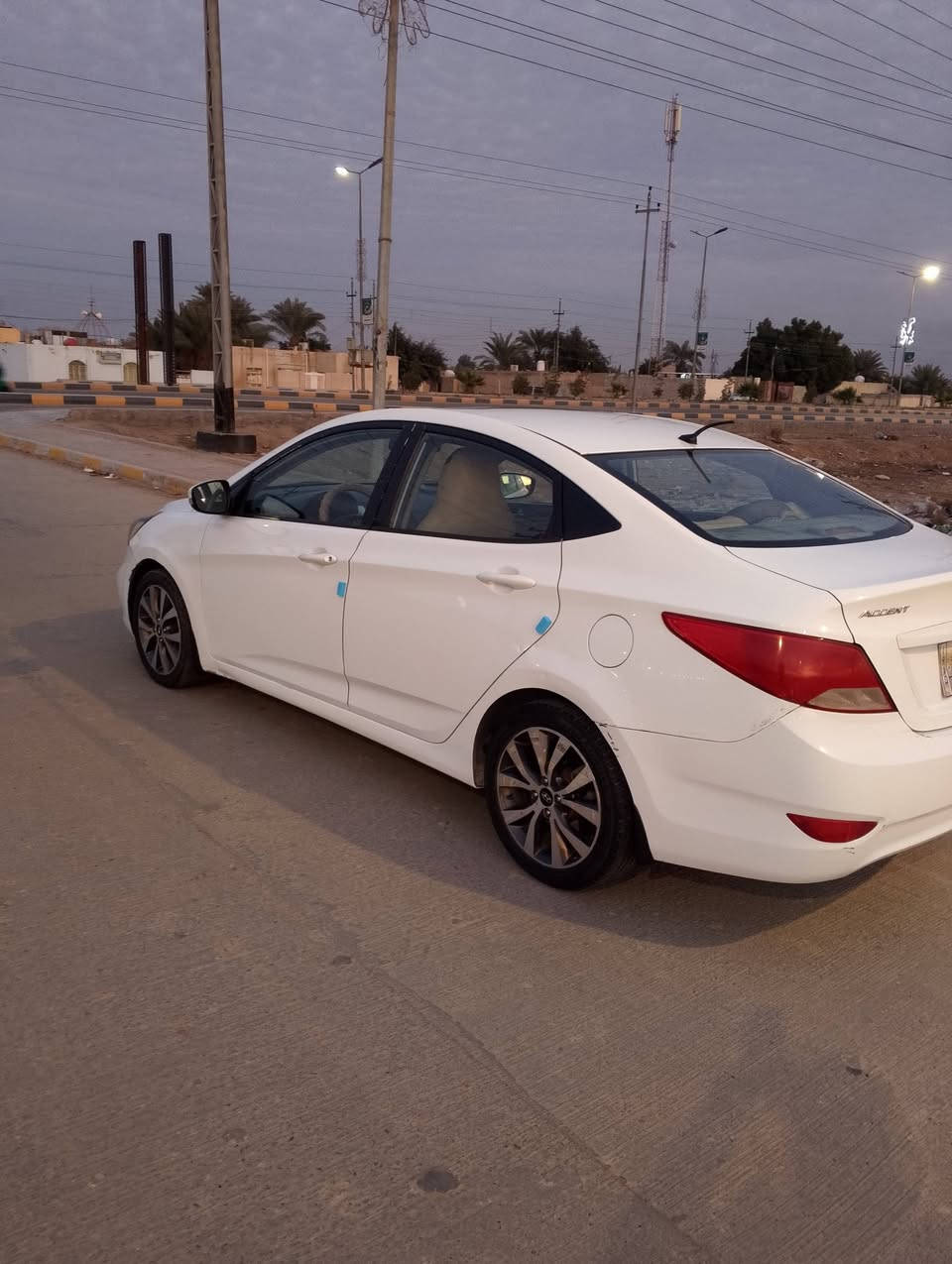 السلام عليكم اكسنت موديل 2015خليجي كفاله من الضربه وتبديل بيه  رشات صبغ بل بيبان  جهة العبري  فقط الباقي   كفاله جديده كلش مكينه 1600 دوش  كير  مكينه مكفولات حداديه جديدة تخم تاير كهربايات كله شغاله تبريد ثلج السنويه لل 30 جديده السياره فول شاشه تحكم فتحه ويل كب مشروع وطني تحويل وين ما يعجبك السعر 87 مجال بسيط رقمي ***********
