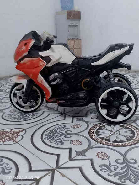 سياره +دراجة. اطفل 
عوزهن ترتيب 
باتري نقص،،،

سعر 60.    

حي شرطه 

***********
