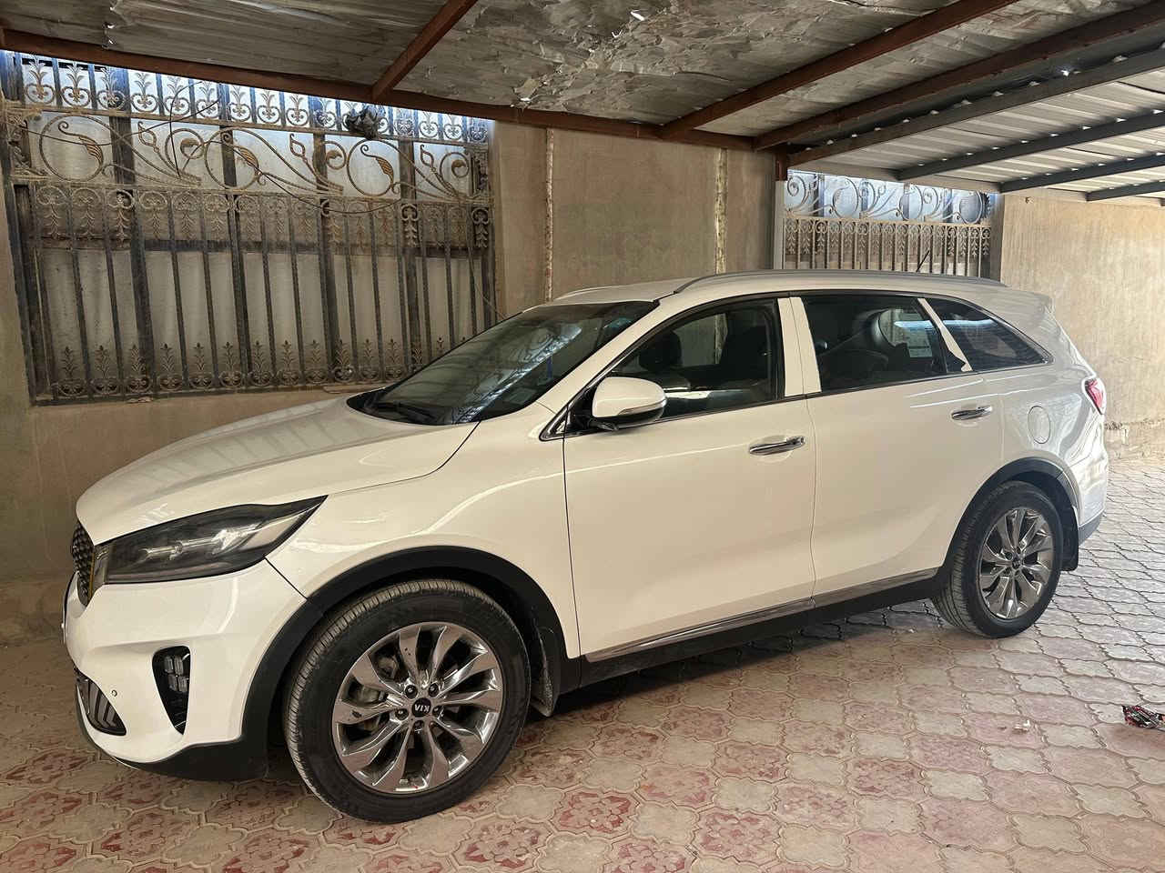 السلام عليكم سياره سورنتو خليجي  فول مواصفات موديل 2019بيهه جاملك وبنيد تبديل شركه يعني بالسونار يطلع عندك فتح بس ..لون ابيض بصمه السياره 160ماشيه جاهزه 
 من كلشي بيع فقط السعر 215بي بيهه مجال قليل
تصال عل رقم الهاتف ‏‪***********‬‏
