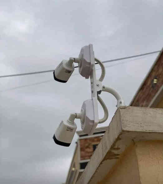 عرض خاص.
تنصيب وتجهيز وصيانه موقعيه لكامرات المراقبه 
كامرات مراقبه الاصليه والتجاريه باسعار تنافسيه مع باقي المحلات 
تنصيب الكامرات بخاصية VIP
مع ضمان مدة سنه كامله على الكامرات والنصب 
مستعدون لتجهيز ونصب كل من 
المحلات التجاريه 
والدوائر الحكوميه 
والبيوت 
والاسواق 
وساحات وقوف السيارات 
(لاتهتم ويانه بصعود ونزول الدولار)
للطلب والاستفسار الاتصال على الرقم 
*********** عمارة
