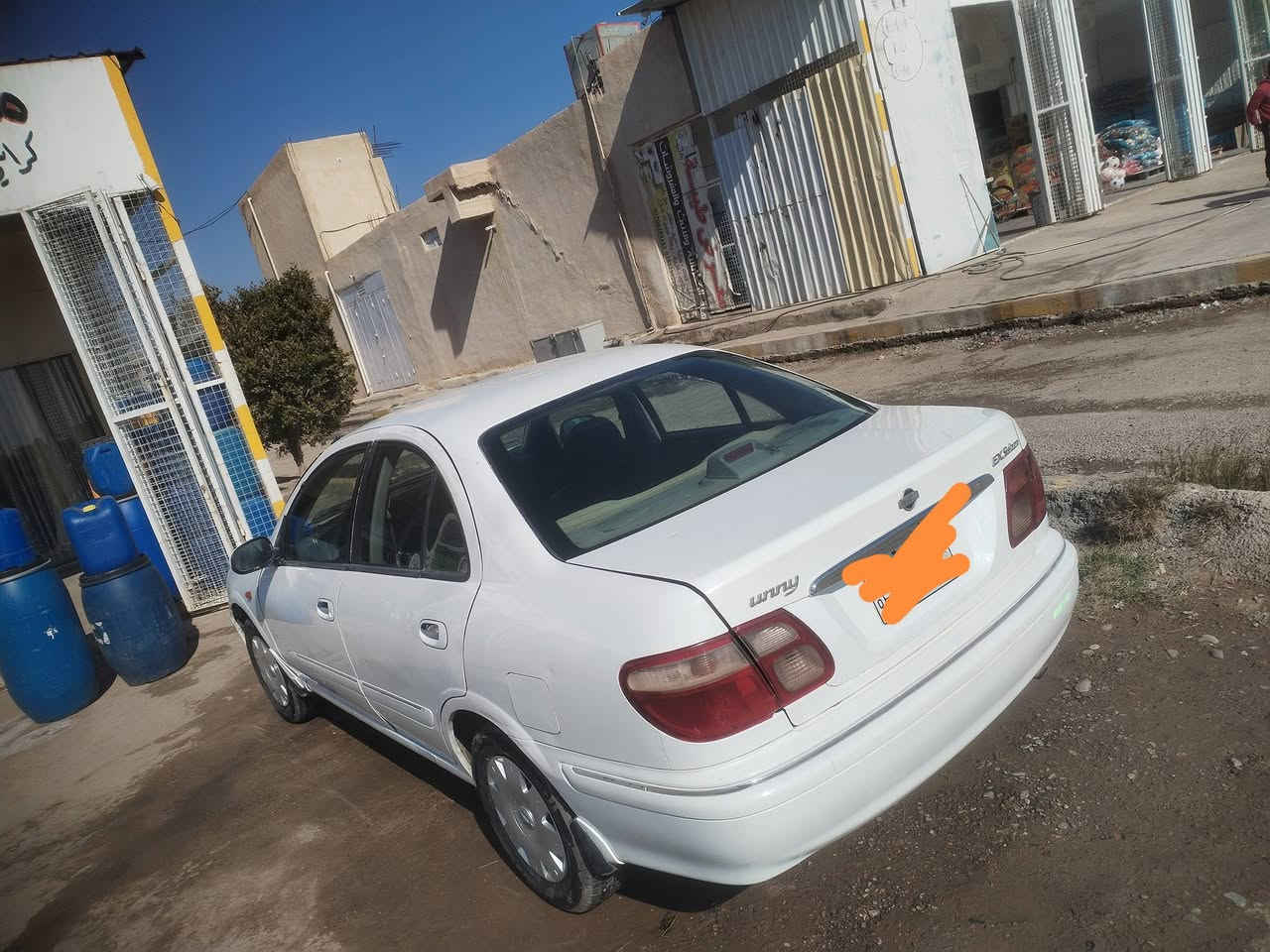 سني 2001 رقم بغداد
لون ابيض 
كير عادي 
بس جاملق صبغ قليل بل دعاميه الاماميه 
عنوان العنوان
يثرب حي القادسية 
***********
