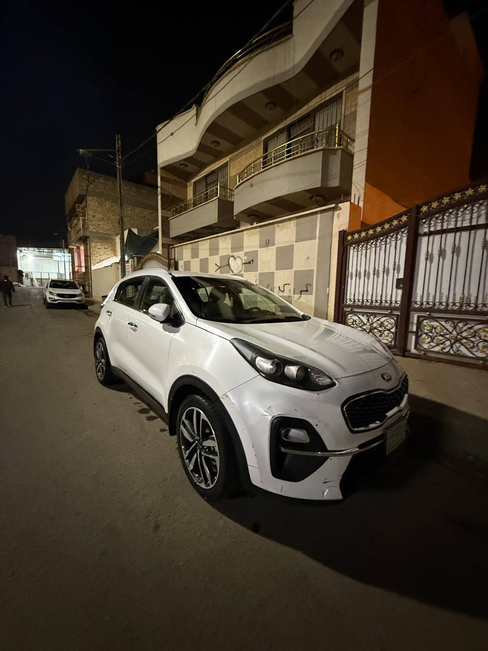 سبورتج 2021 خليجي كفالة عامة
بدون تبديل بدون صبغ
السيارة بدون مواصفات
محرك 2000
الدعامية الأمامية بيها شخوط فقط
محرك كير مكفول
ماشية 87
مكان السيارة بغداد الكريعات داخل بيت
السعر 200 ورقة 
***********
***********
