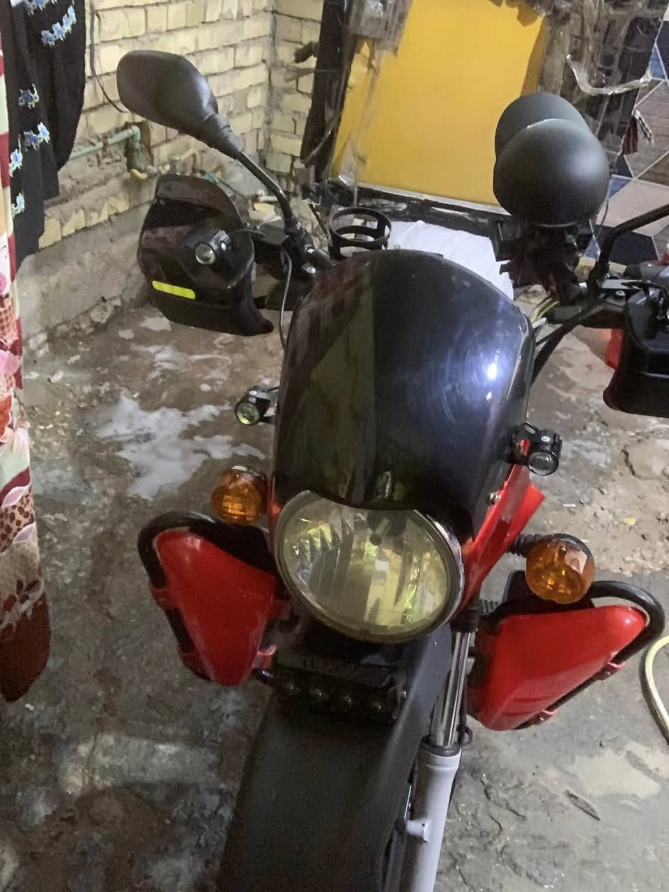 سلام عليكم بوكسر البيع دراجه شوفه عينك كل نقص مابيها فققط سلف ودشبول دراجه كله جديد بيها متعوب عليها دراجه بدون أوراق كفاله سرقه وعشائر تأخذها من باب البيت عنوان بغداد جديده سعرها مليون وبيها مجال الطيبين تشوفها غاليه اترك المنشور بصلاه ع محمد وال محمد 
دراجه جدا نضيفه مال بيت


**إذا كنت صاحب هذا الإعلان وتريد حذفه لأي سبب، رجاءا أرسل رسالة إلى الدعم الفني**
