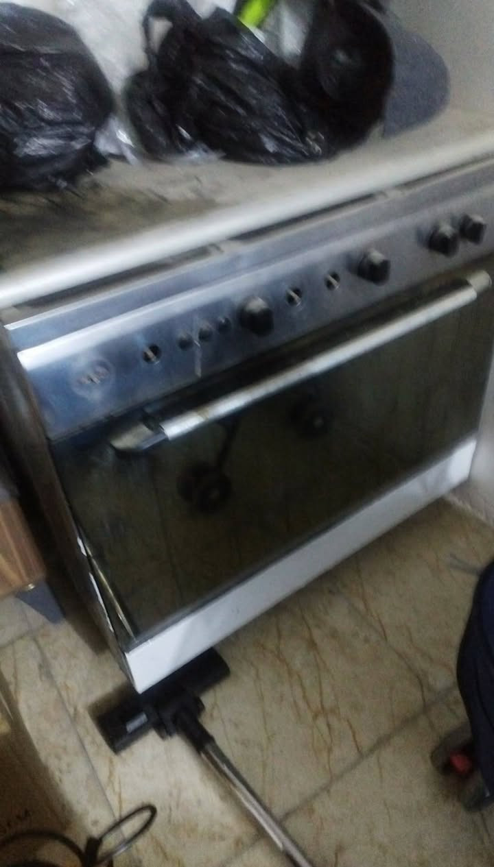 غساله حيل نظيفه ٧٥
طباخ خمس عيون شغال ونظيف حتى فرن شغال ١٠٠ 
كاونتر خشب pfd حيل ثكيل وقوي وعملي جبير ٢٥٠
مكاني البلديات شارع معامل الكاشي اي شخص يريد شي منهن يكتبلي ع خاص ***********
