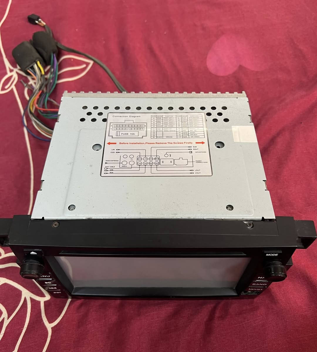 شاشة لمس  DVD مستخدمه شرط الشغل  
منفذ اواكس  AUX
منفذ رام       RAM 
منفذ قرص    DVD 
اتصال بلوتوث
كامرة خلفية  
راديو 
السعر 40 الف للحجز واتساب ***********
