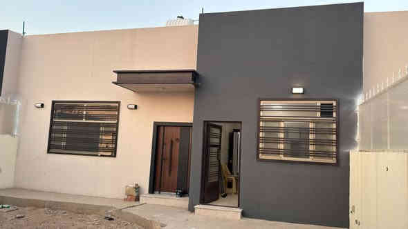 200م في مجمع السلطان غير مطلوب 

البيت على ساحه و غير مستخدم  ويحتوي على اضافات
طابق واحد يحتوي على غرفتين و صاله و استقبال و مطبخ 

للاستفسار اكثر الاتصال يتوفر وتساب 
***********
