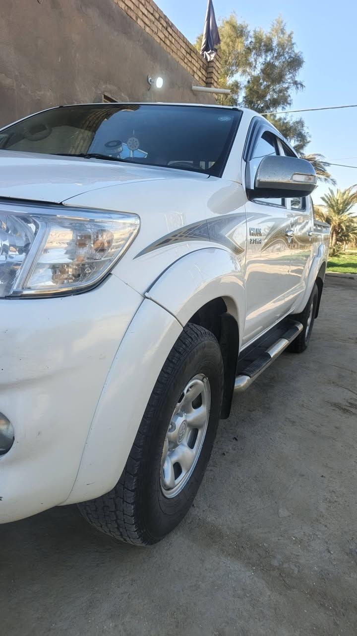 سلام عليكم ورحمة الله وبركاتة هيلوكس 2014للبيع كفاله عامه رقم سليمانيه محرك جديد حداديه تخم تاير سيارة مال جناي خير من الله  تحويل ويمت متريد حوالك عندي وكاله بيها مكاني بابل الخميسيه للستفسار تصل ‏‪***********‬‏
