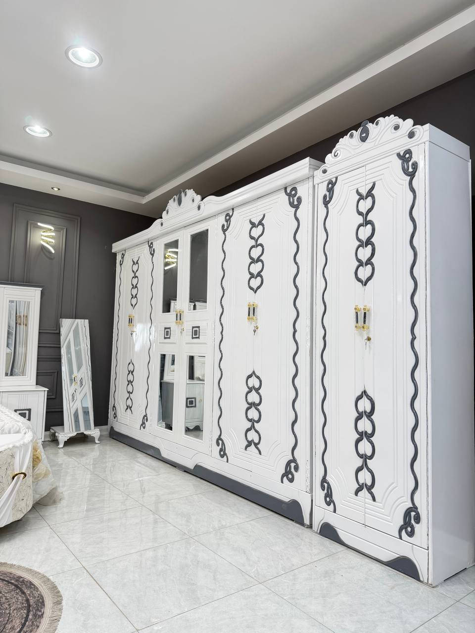 مليون و 100فقط  

هدية شازلونه وطابوريه + مراية قيافه 

غرف نجاره عراقيه 💯💯

تتكون من 8  قطع 

عرض الكنتور 3 و20سم

ارتفاع الكنتور 2 و20سم

السرير بلوك ٦ ارجل

طول السرير 200 سم 

عرض السرير 160 سم 

الضهر براغي
 سعر دوشك اصلي وطبي ضمان 5 سنوات 150 الف 
يتوفر لدينا توصيل كل محافظات العراق 
داخل بغداد مجانا
للحجز والاستفسار الاتصال على الرقم ‏ ***********
موجوده واتساب
