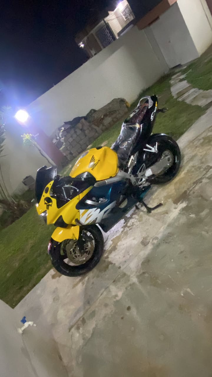 السلام عليكم اقرا المنشور قبل لاتراسل افوراي 2006 كفاله عامه مكينه وكير مامفتوحات دراجه مابيها نقص برقي ترايك محافضات بدون اوراق مكني صلاح الدين بيجي السعر 14 ورقه المو شراي لايتعبني ***********
