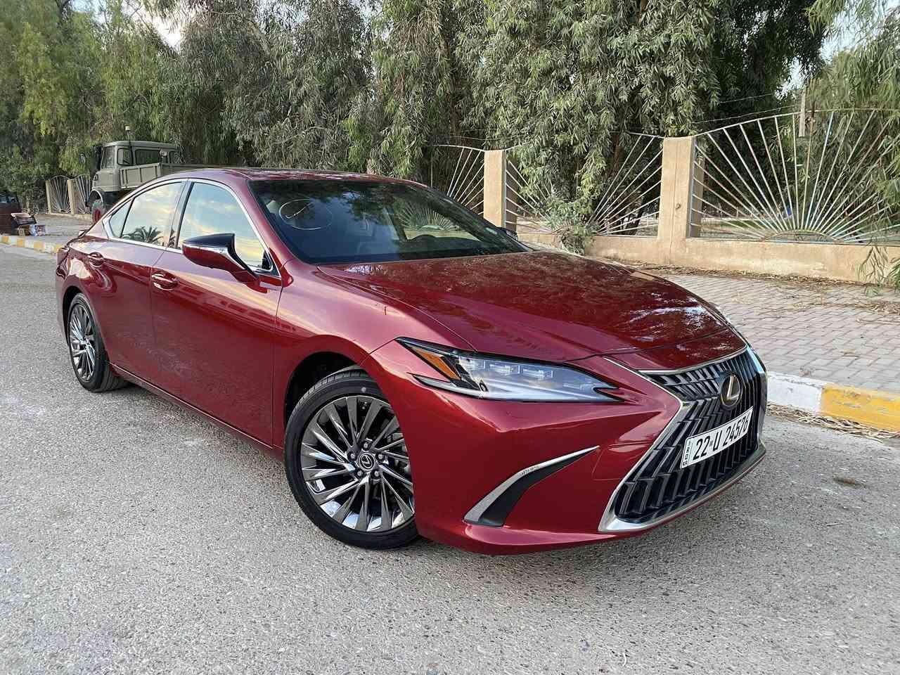 السلام عليكم
للبيع لكزس ES  300  هايبرد  2024

وارد امريكي ضرر بسيط بيه بارد بسيط براس البنيد فقط  يعني السيارة بدون صبغ حتى الايت اصلي مال شركه إجه بيه 

شرط بدون ارباك وبدون دواخل يعني السيارة اخت الكلين 

صور الحادث واظحه ومرفقه مع الصور

مواصفات لكجري فووووول 1/1

5 كاميرات  360 

دادشو   سلايت 

6 بصمه + دخول ذكي 

كشن جلد + تدفئة و تبريد + 2 كهرباء + كشن خازن او ذاكره 

5 بردات خلفيه    شاشه كبيره 

تبريد شاشه + قطعتين ثلج

رادار امامي شغال + رادار جانبي 

حساس امامي وخلفي شغال 

لايت الأصلي مال شركة 3 عدسات

جنطه كهرباء    ويل كروم 

كير و محرك هايبرد شرط على وضع الشركة السيارة من امريكا شغالة 

رقم اربيل دولي ترقيم جديد وبسمي يعني شرط التحويل 

السيارة شرط حلووووه وجديده لوووك ماشيه 10 يعني اخت الزيرو 

السعر 330 وبيه مجال بسيط الشراي يخابر 

***********
