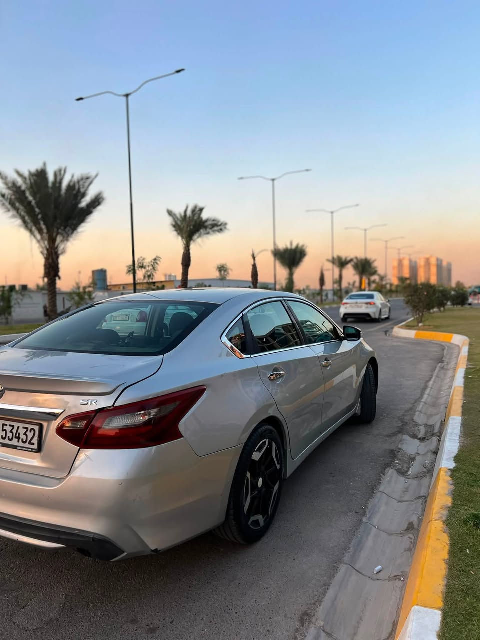 🚗 للبيع | نيسان ألتيما SR موديل 2017 | وارد أمريكي
✅ الفئة: SR
✅ المحرك: 2500 سي سي - 4 سلندر (تنفس طبيعي)
✅ ناقل الحركة: CVT
✅ العداد: 140 ألف ميل
✅ اللون: سلڤر (رصاصي)

المواصفات:
✔️ بصمة تشغيل
✔️ بصمة دخول
✔️ كاميرا خلفية
✔️ شاشة وكالة
✔️ مثبت سرعة
✔️ وجميع مواصفات فئة SR المعروفة

حالة السيارة:

* المحرك شرط وممفتوح
* الگير شرط وممفتوح ويعمل بصورة ممتازة 
* السيارة استخدام مرتب ولا تحتاج أي صرف

الضرر:

* حادث خلفي (قبغ صندوق) في أمريكا
* جاملغ أمامي بارد داخل العراق
* ⁠بيها ملاحظات بسيطة 

📄 رقم أربيل السنوية باسمي والتحويل ثاني يوم
💰 السعر: 11,800 دولار 
118 ورقة 
 مجال بسيط بعد المعاينة

📍 الموقع: بغداد - حي الجهاد

📞 للتواصل: ***********
