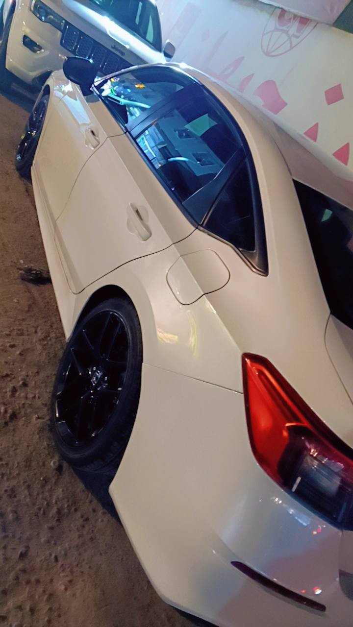 هوندا سفك محرك 2000
تنفس طبيعي حادثهه موضح بلصوره
كير محرك تبريد كفاله
تخم تاير 
بصمه تشغيل عن بعد
السياره ماعوزهه شي
***********
مكان السياره البياع الشرطه الخامسه
