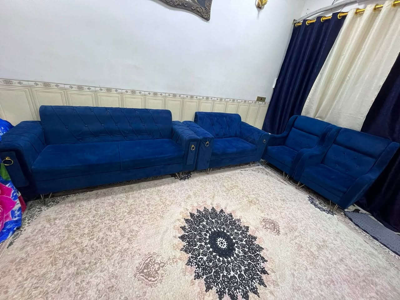 تخم للبيع بسعر مناسب جداً سبب نتقال غير مكان 
بلااااش ب350 الف قفل 
تخم ١٢ مقعد عله فكرة جبير بشكل نضيف 
مكان بغداد العبيدي 
*********** شراي مايتعب تعال بلعافية عليك
