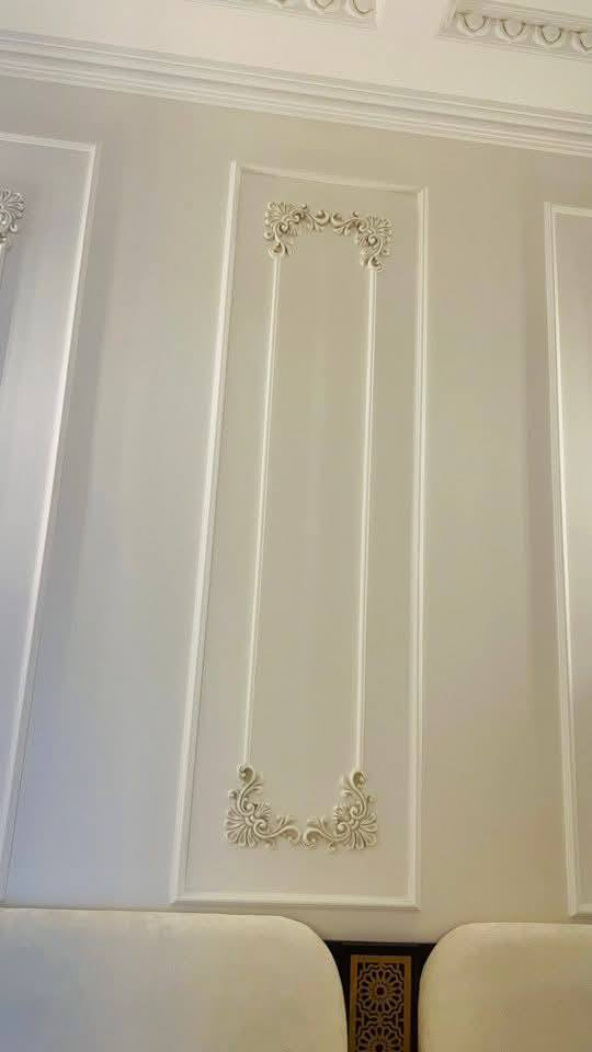 حوّل منزلك 🏠إلى تحفة فنية بلمسة جبسية أنيقة! ✨
نقدم لك أجمل تصاميم الديكورات الجبسية الداخلية التي تضيف الفخامة والرقي لكل زاوية في منزلك.🏠
تصميمات عصرية وكلاسيكية تناسب جميع الأذواق🙅
 تنفيذ احترافي بأعلى جودة ودقة🕒 
1. خبرة عريقة: في تنفيذ القصور والمنازل الراقية.
2. كفاءة الكادر: فريق متناغم يعمل بدقة متناهية.
3. عامل الزمن: سرعة في التنفيذ تضمن لك الانتقال لمنزلك الجديد في أقصر مدة.
بصمة الملوك على جدرانك..
لأن الفخامة تكمن في التفاصيل، يقدم كادرنا المتميز أرقى خدمات النقش اليدوي والزخرفة الإسلامية والكلاسيكية. نحن نحول الجبس الصامت إلى تحف فنية تنبض بالحياة.
• دقة التنفيذ: نقوش هندسية ونباتية بدقة متناهية.
• لمسة ملكية: تصاميم خاصة لا تتكرر، تمنح مجلسك هيبة القصور.
• سرعة واحترافية: كادرنا مدرب على إنجاز أصعب النقوش في وقت قياسي وبأدوات حديثة.
اجعل منزلك يتحدث عن فخامتك.. احجز موعدك الآن.
سرعة في الإنجاز والتزام بالمواعيد💰
 أسعار مناسبة وتنافسية 
تبدء اسعار الجبس بورد من 25 الف كرستة وعمل
 والاصباغ من 5 الف للمتر المربع 
لدينا كادر متخصص باعمال الجص والبورك ايضاً
📞 للحجز والاستفسار:مراسلتنا على البيج 
و الواتساب  ***********📍 
نعمل في جميع محافظات العراق  [ الانبار -الرمادي -الفلوجة-الحبانية-الكرمة بغداد جميع المحافظات] 
والمناطق المجاورة 
 اعمل متابعه ليصلك المزيد من التصاميم والإلهام
