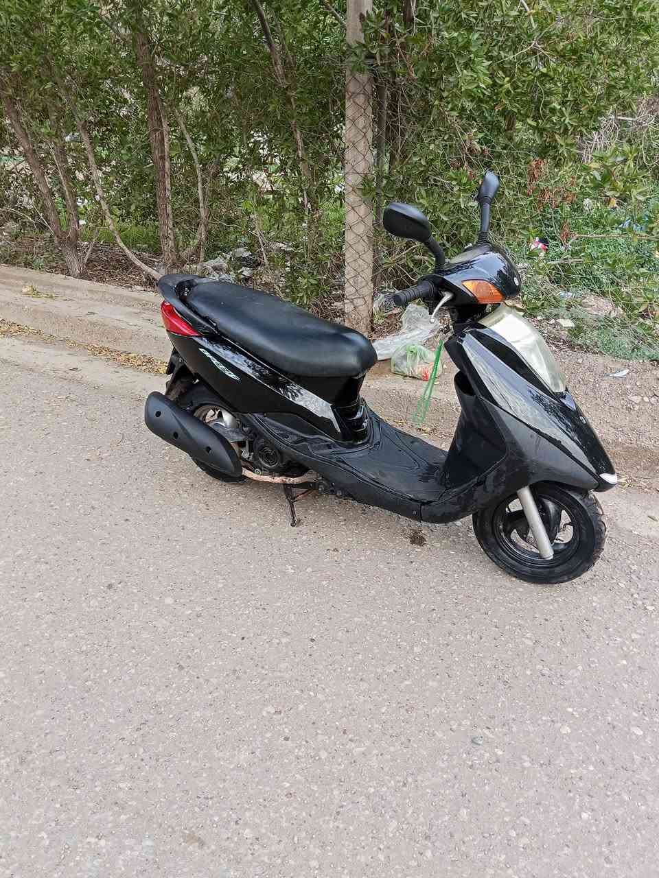 دراجه بريز نظيفة سلف هندر كهربائيات كلها شغاله مكينه ناعمه شلعه قويه اوراقها كامله  مكاني الشعب سعرها 550 التليفون ***********
