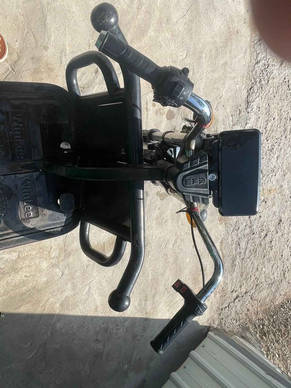 السلام عليكم ورحمة الله وبركاته اخوان عندي هاي الستوته الشحن للبيع موديل 24 السعر  المطوب 1200وبيها مجال العنوان البكريه مال الغزالية على الخط السريع رقم الهاتف ***********/*********** الواتساب اسيا
